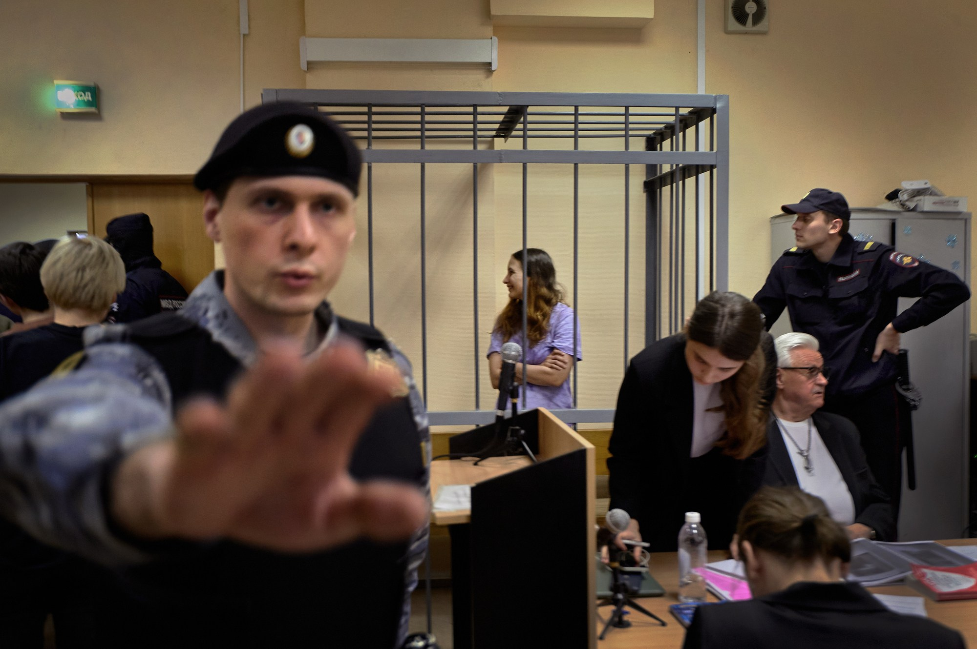 Court bailiffs prohibit filming in the courtroom. The atmosphere is unfriendly. Autumn 2023 turned into a torment. Judge Demyashova scheduled hearings almost daily. Sasha was brought to court at 7 a.m.—she spent the entire day in the cage, and the judge prohibited breaks, even for Sasha to drink water or take her medication.