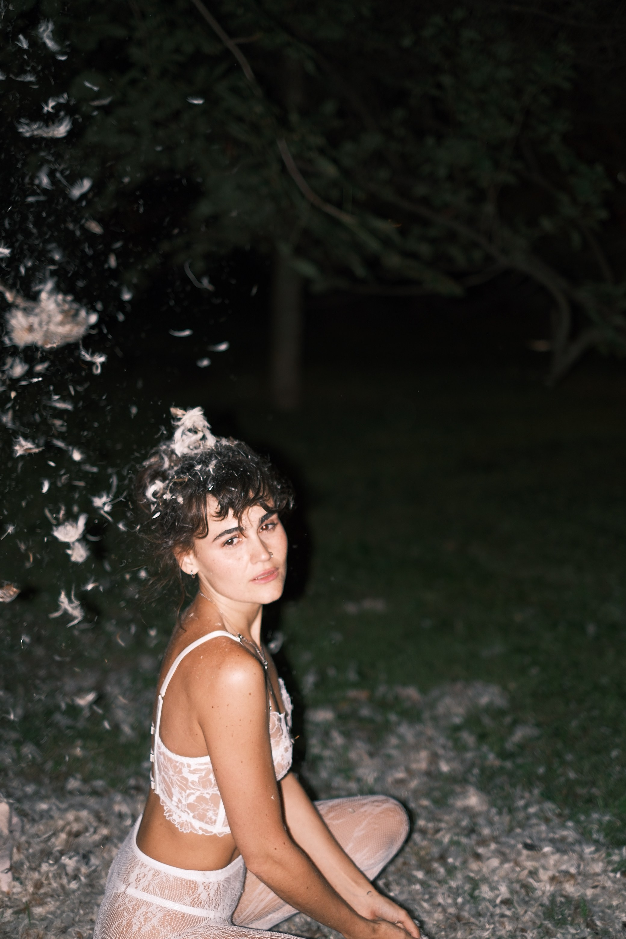 Фотосессия с перьями