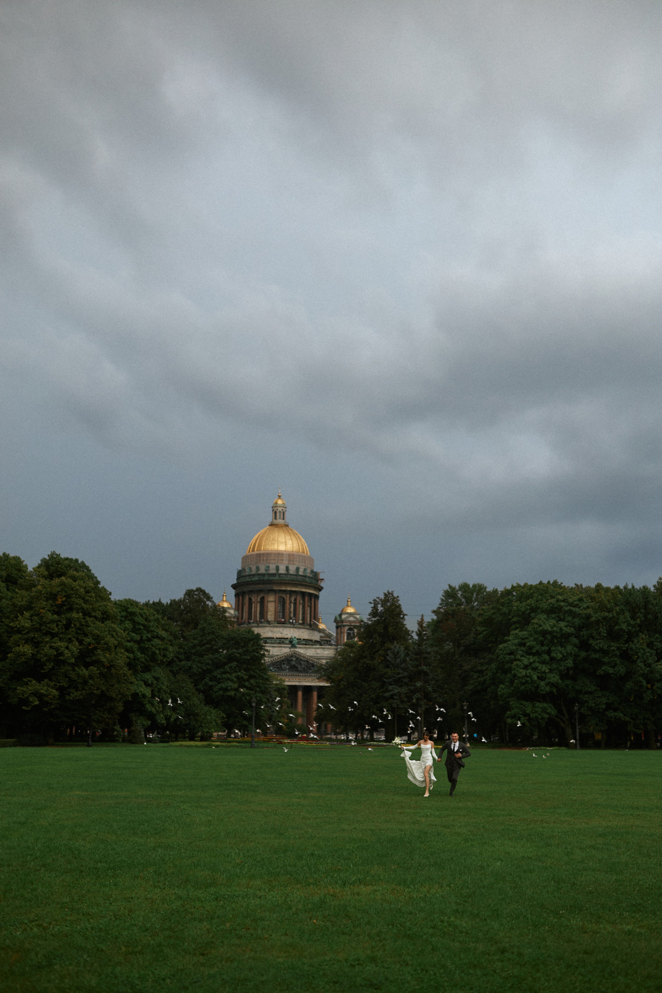 Свадьба в Питере на катере. Сестры Карабаза. Фотографы и ретушеры в Москве и Санкт-Петербурге