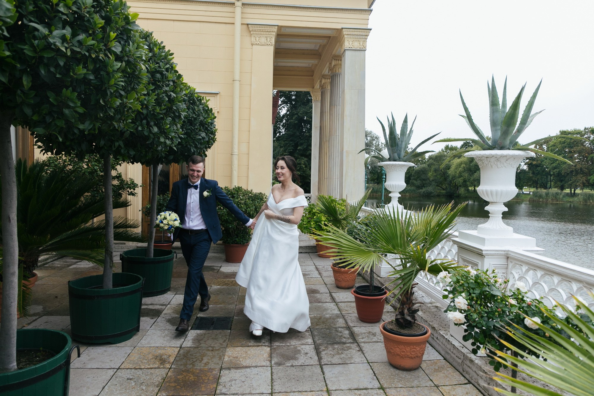 свадебная съемка в петергофе, найти фотографа на свадьбу, свадебный фотограф, свадебное платье купить, свадебный салон, свадебные кольца