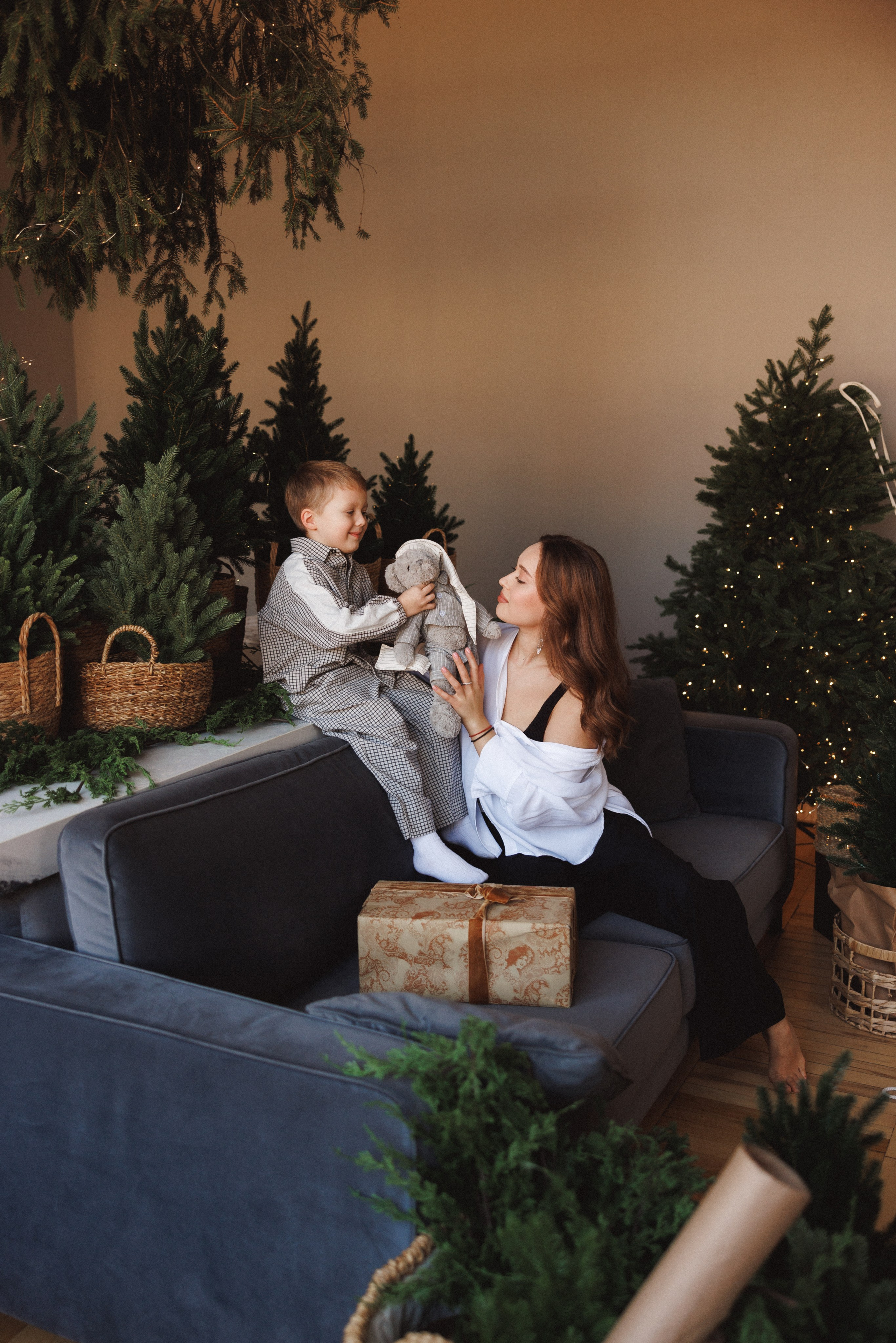 Семейная новогодняя фотосессия в фотостудии «Паркет», город Краснодар. Семейный и детский фотограф в Краснодаре Анна Трашкова