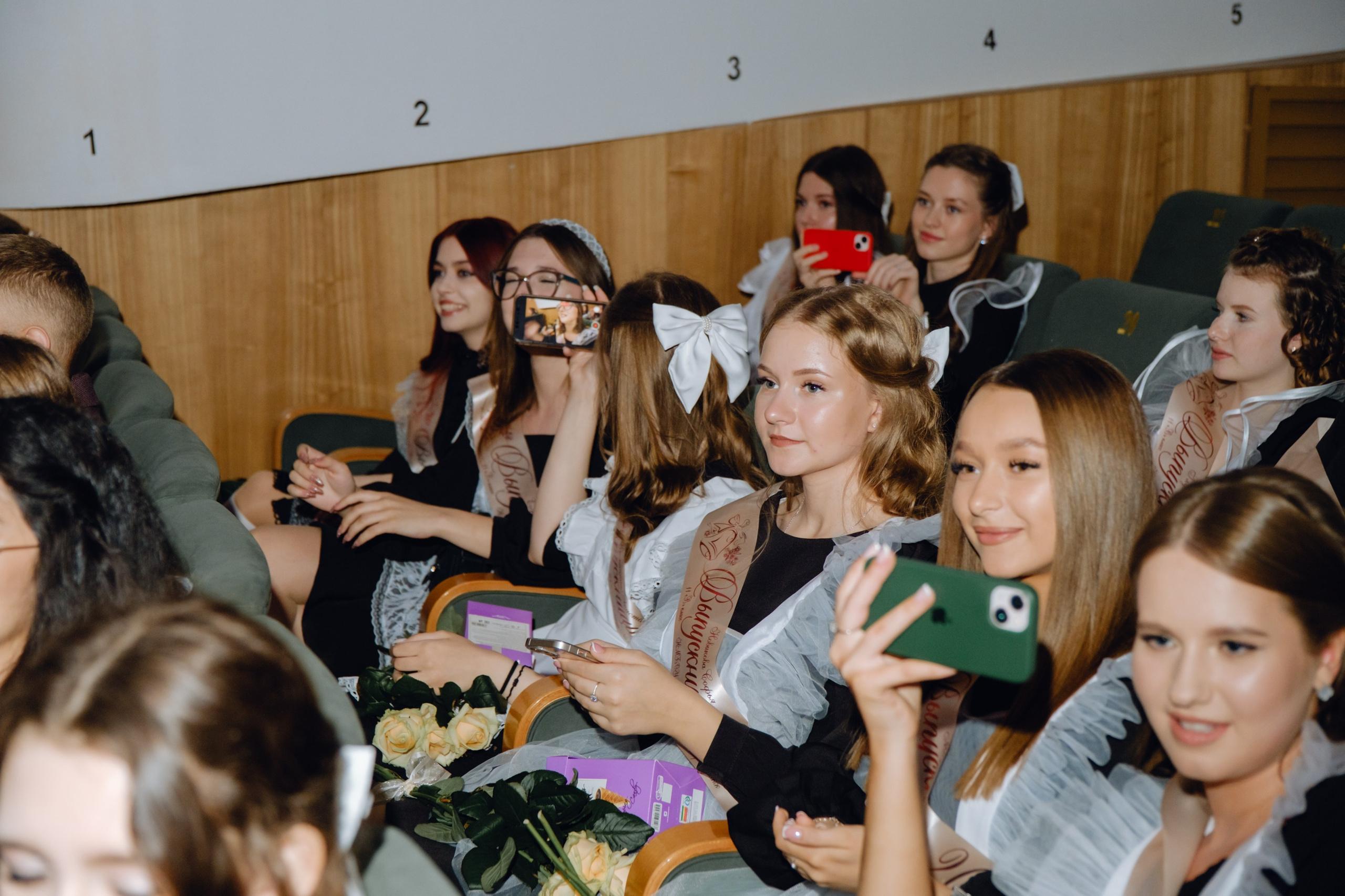 Последний звонок 11 класс. Фотограф Софья Володкина
