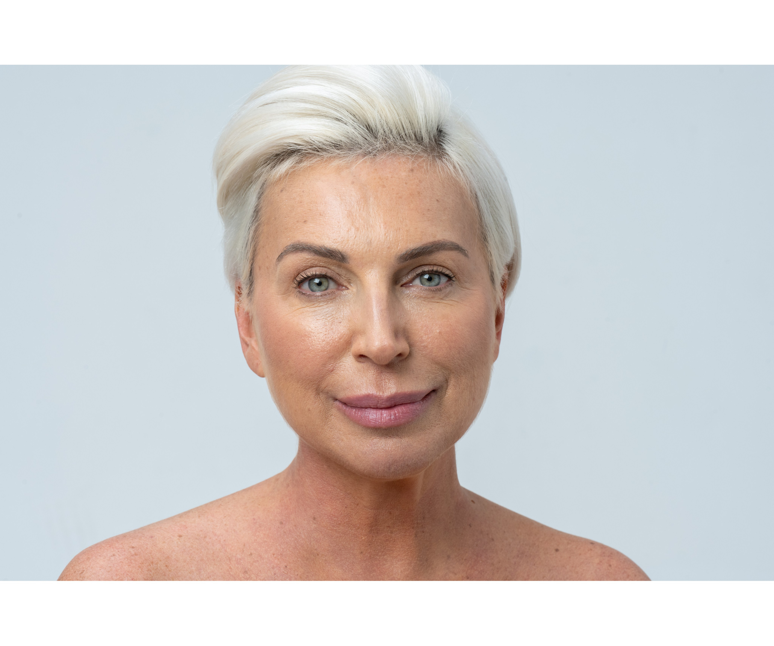 BEFORE / AFTER. RETOUCHER / Beauty / Product / Fashion / Commercial