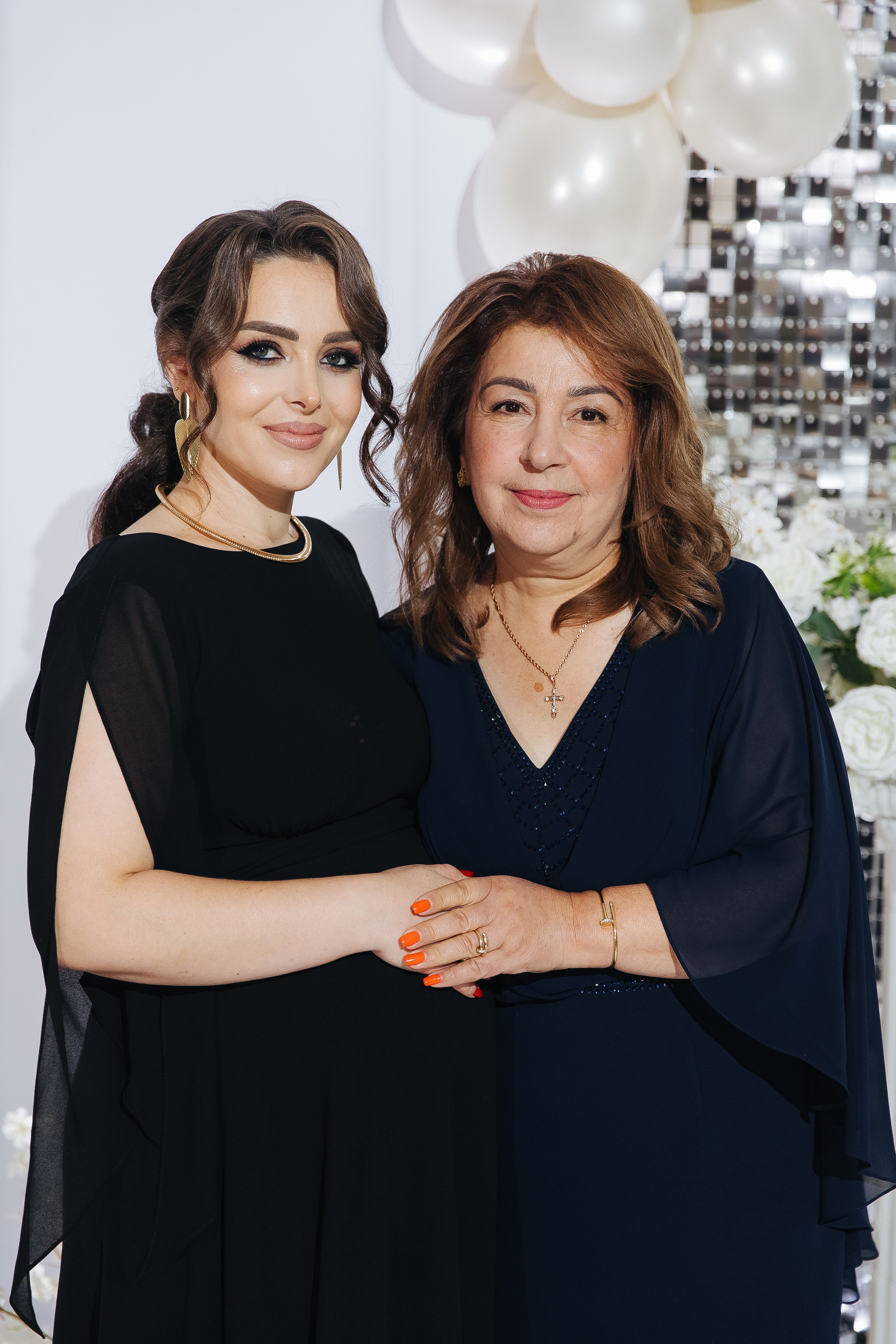 Ани и Назели. 35&5 День рождения, «Янтарь». Фотограф в Красноярске Надежда Воскресенская