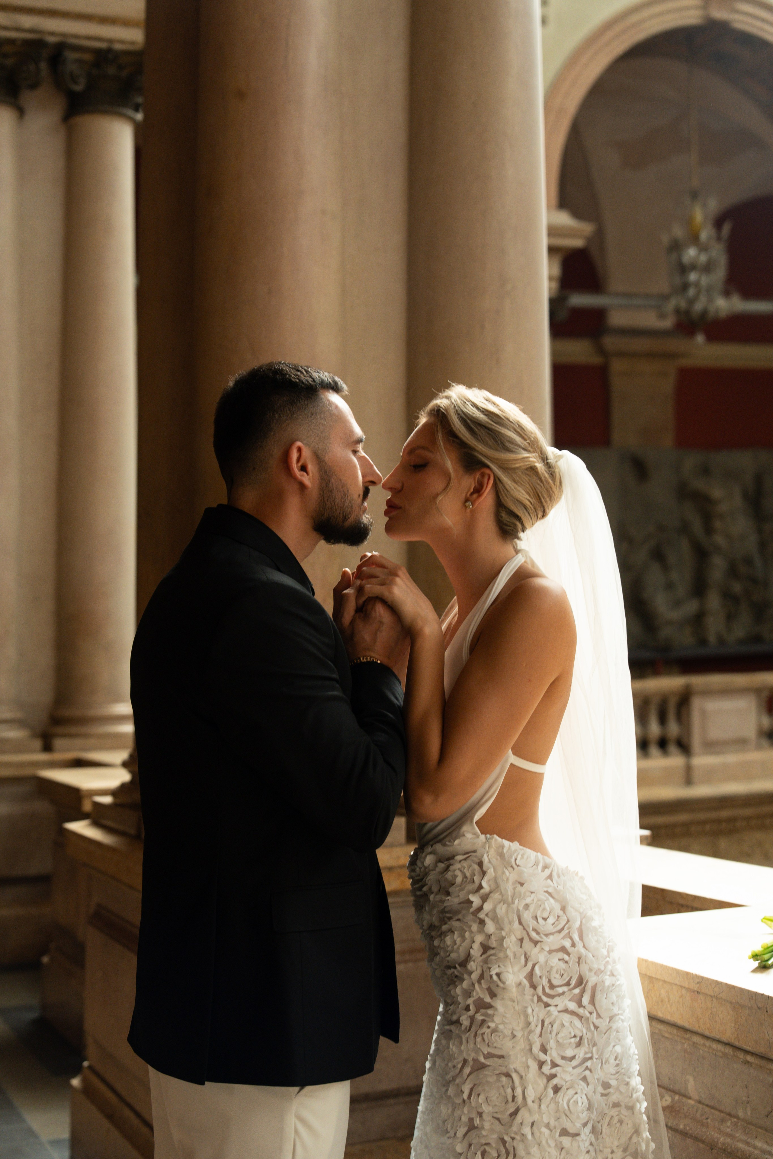 Свадебная фотосессия в Академии Штиглица в Петербурге. Свадебный фотограф в Москве Анна Полушина