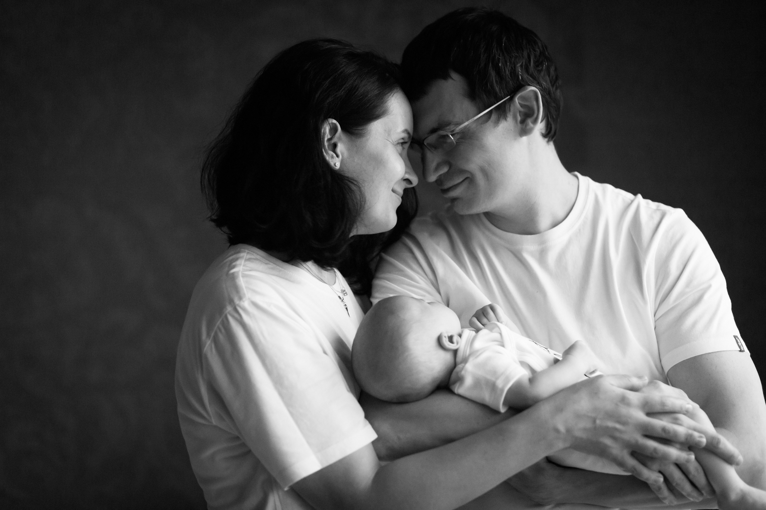 Черно-белая съемка новорожденной. Фотографы в Москве Светлана Устинова и Сергей Грачев