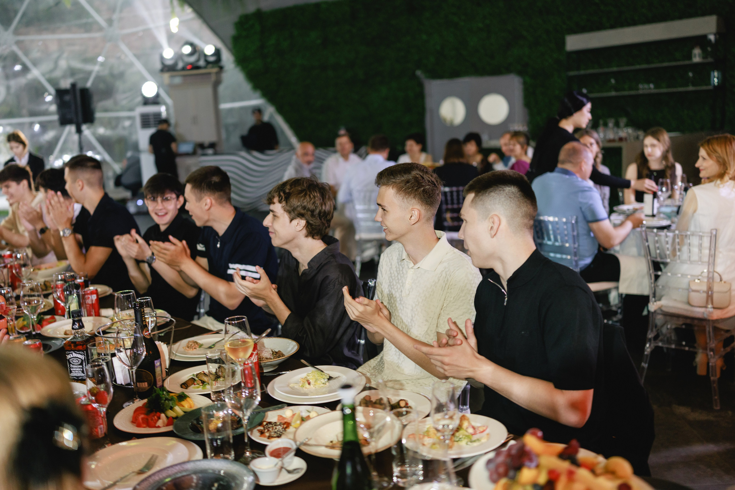 Выпускной в Графском парке. Фотограф Олег Сотник