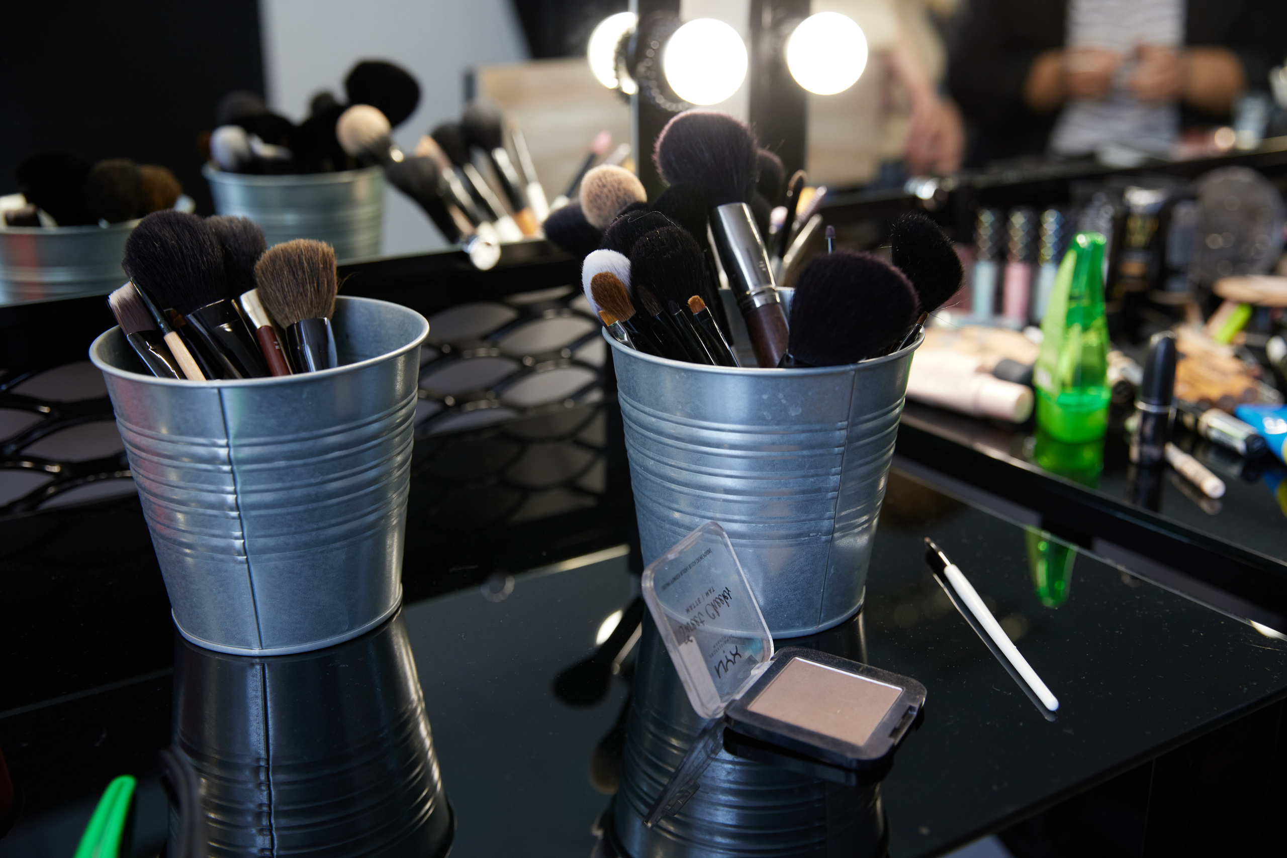 Макияжный столик