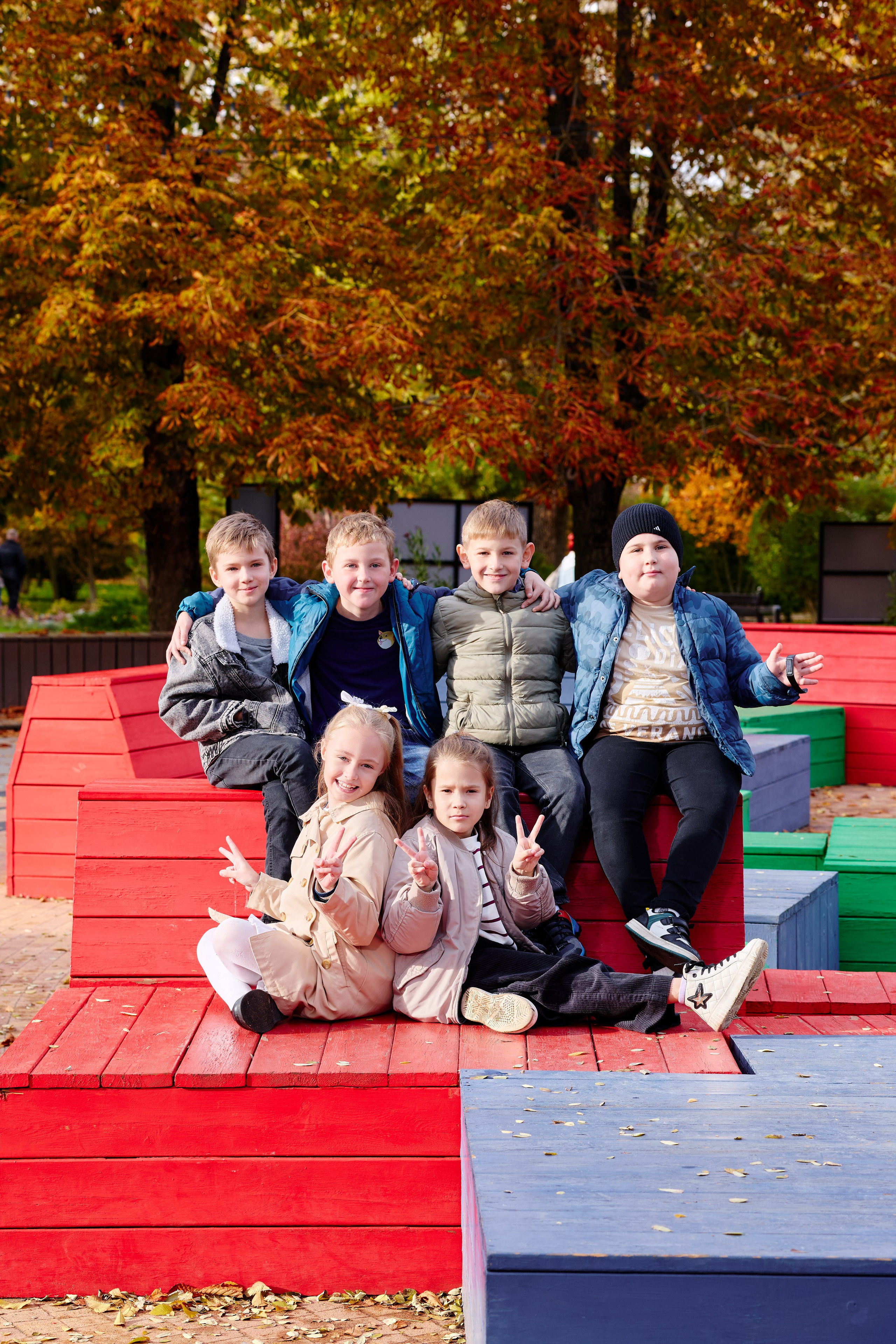 Прогулка в парке классом. Фотограф Выпускные альбомы Таганрог Сергей Коробченко