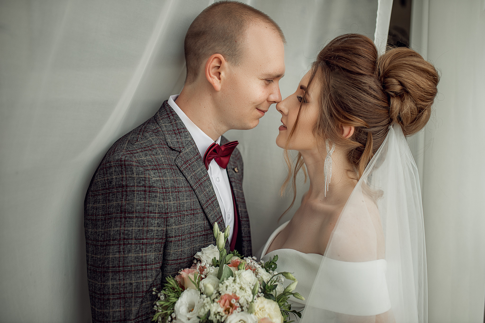 Свадебная фотосессия Софии и Сергея в отеле. Семейный и свадебный фотограф в Донецке Елена Гордеева