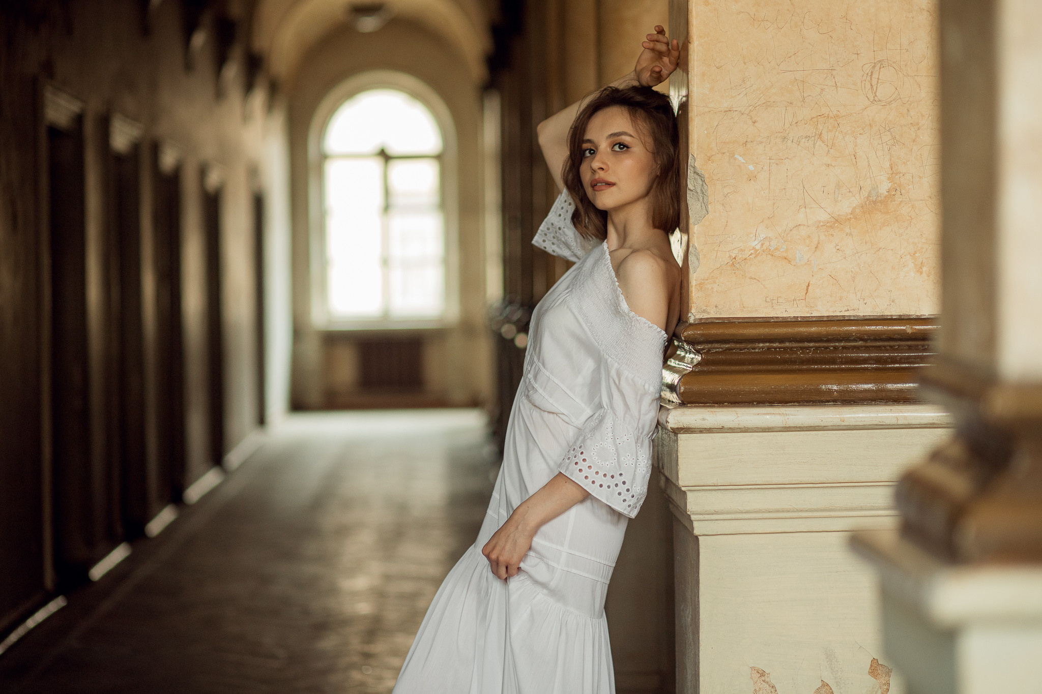 Женский портрет в атмосферном старинном зале. Семейный и свадебный фотограф в Донецке Елена Гордеева