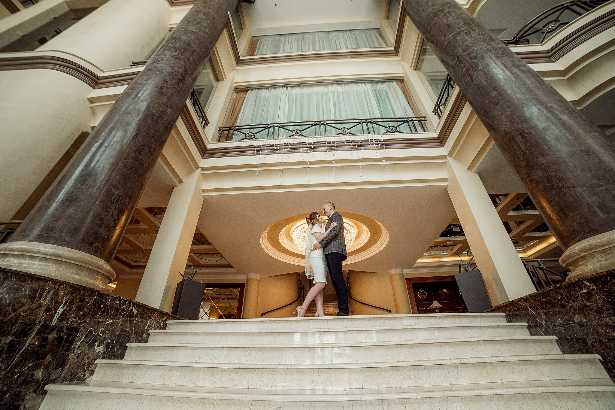 Свадебная фотосессия Софии и Сергея в отеле. Семейный и свадебный фотограф в Донецке Елена Гордеева