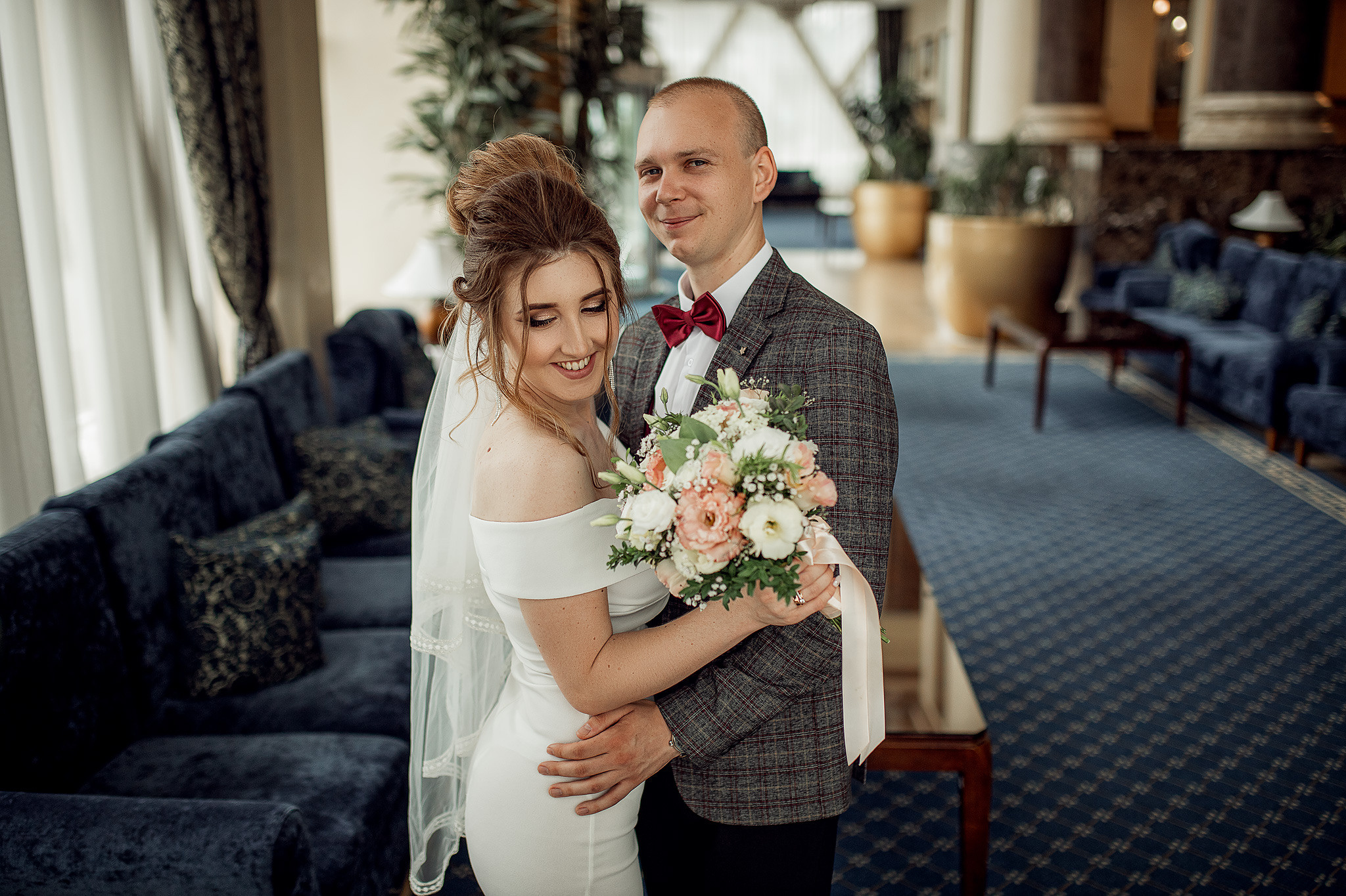 Свадебная фотосессия Софии и Сергея в отеле. Семейный и свадебный фотограф в Донецке Елена Гордеева