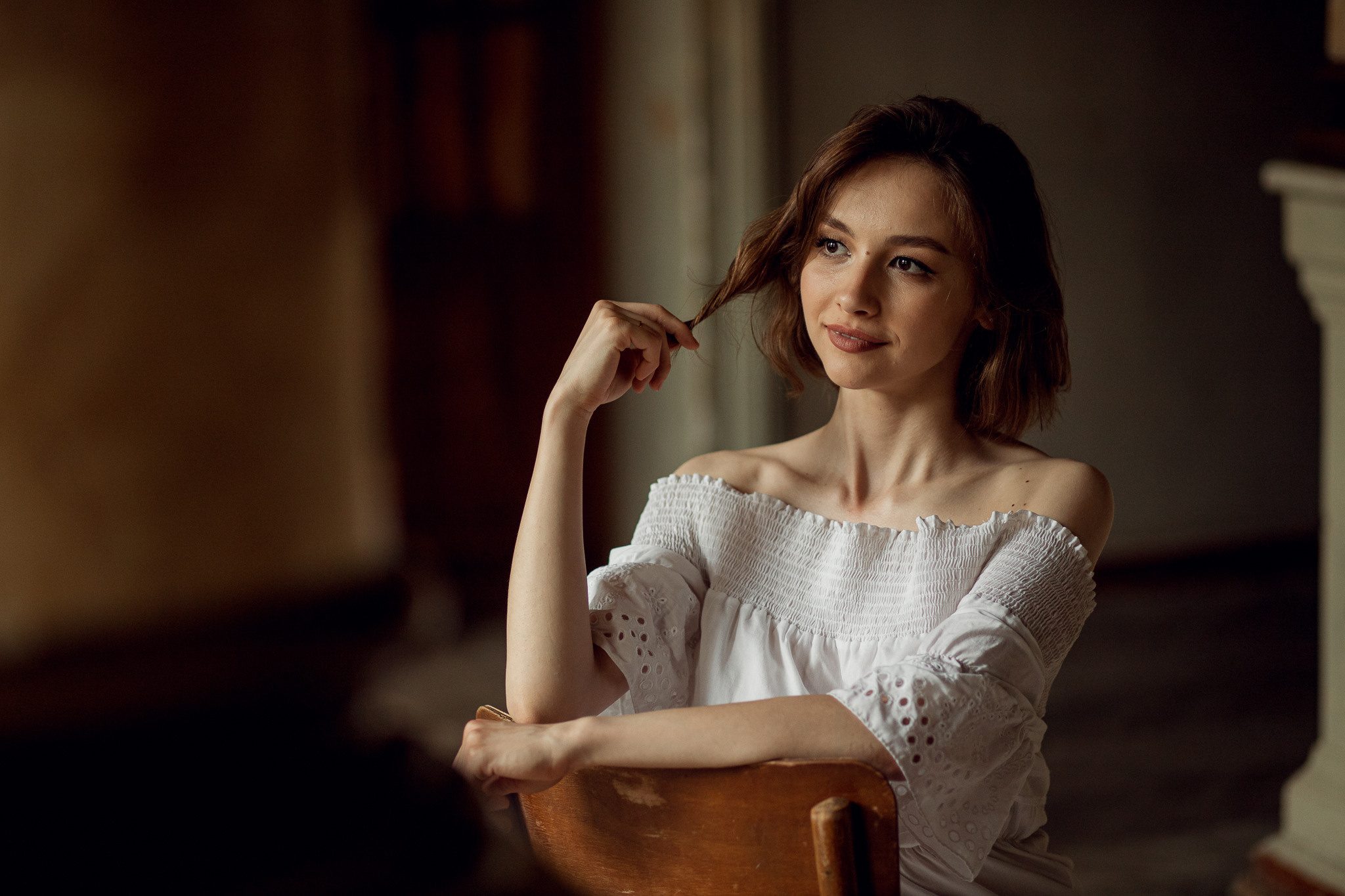 Женский портрет в атмосферном старинном зале. Семейный и свадебный фотограф в Донецке Елена Гордеева