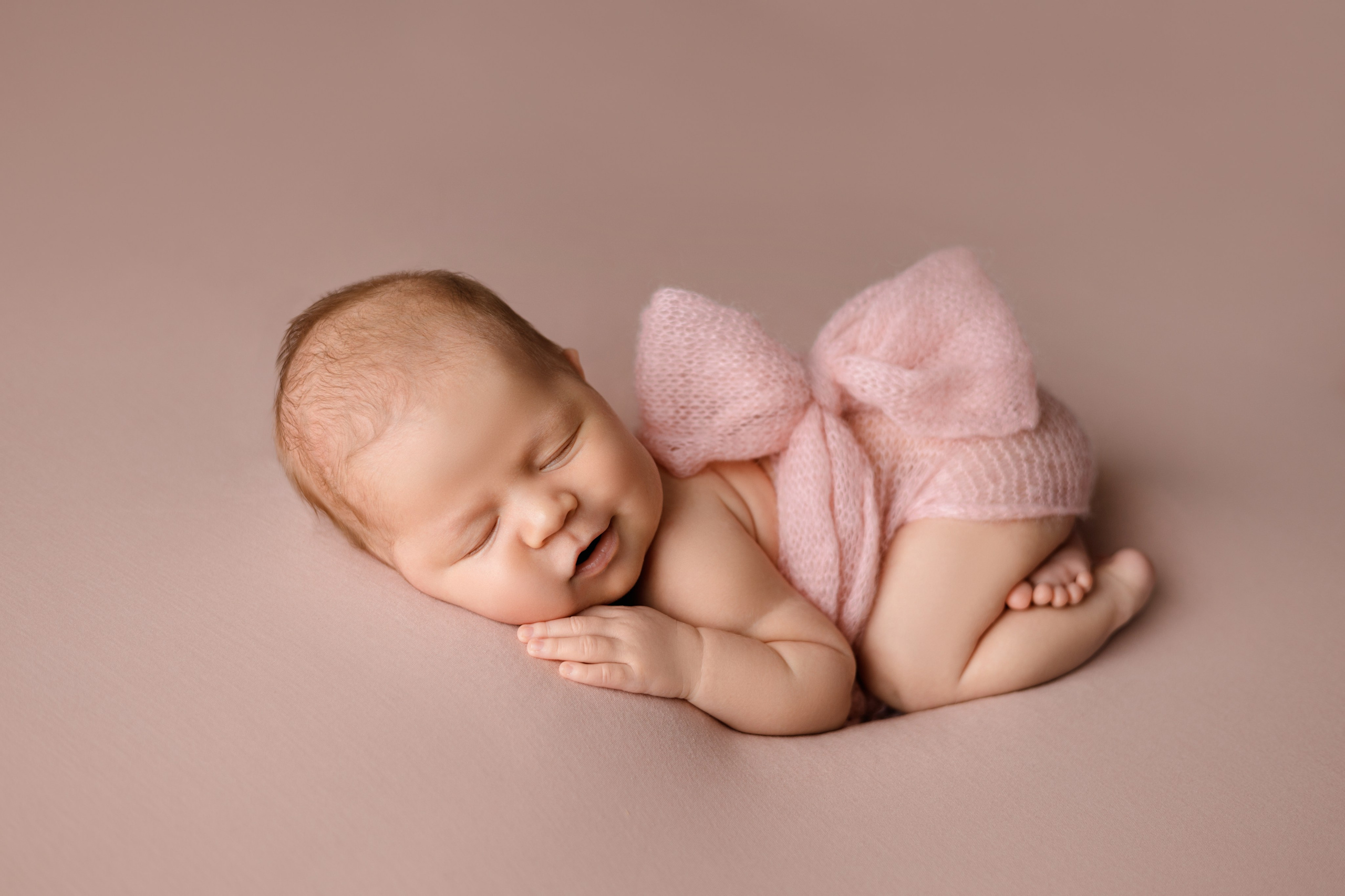 Илона. Евгения Горбунова фотограф новорожденных в Новом Уренгое
