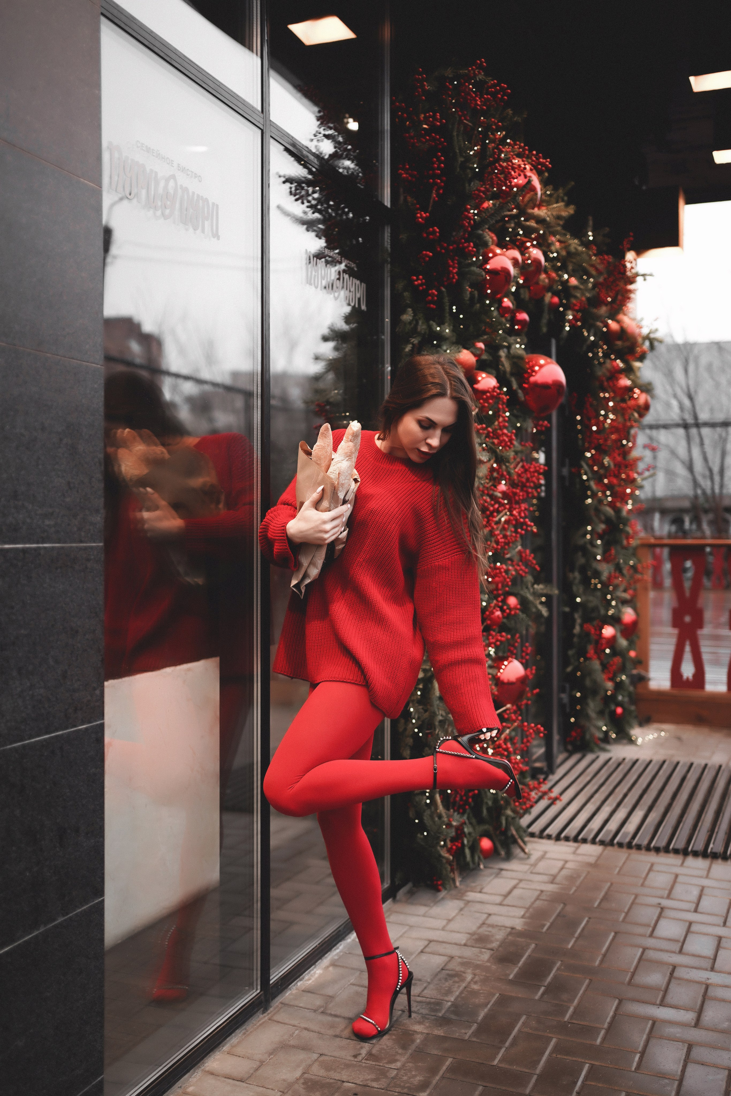 Пури пури. Фотосессия в Ростове-на-Дону. Дарья в ярком образе с батонами. Свадебный фотограф в Ростове-на-Дону. Таинство Крещения и Венчания, семейные фотосессии. Алёна Чёботова