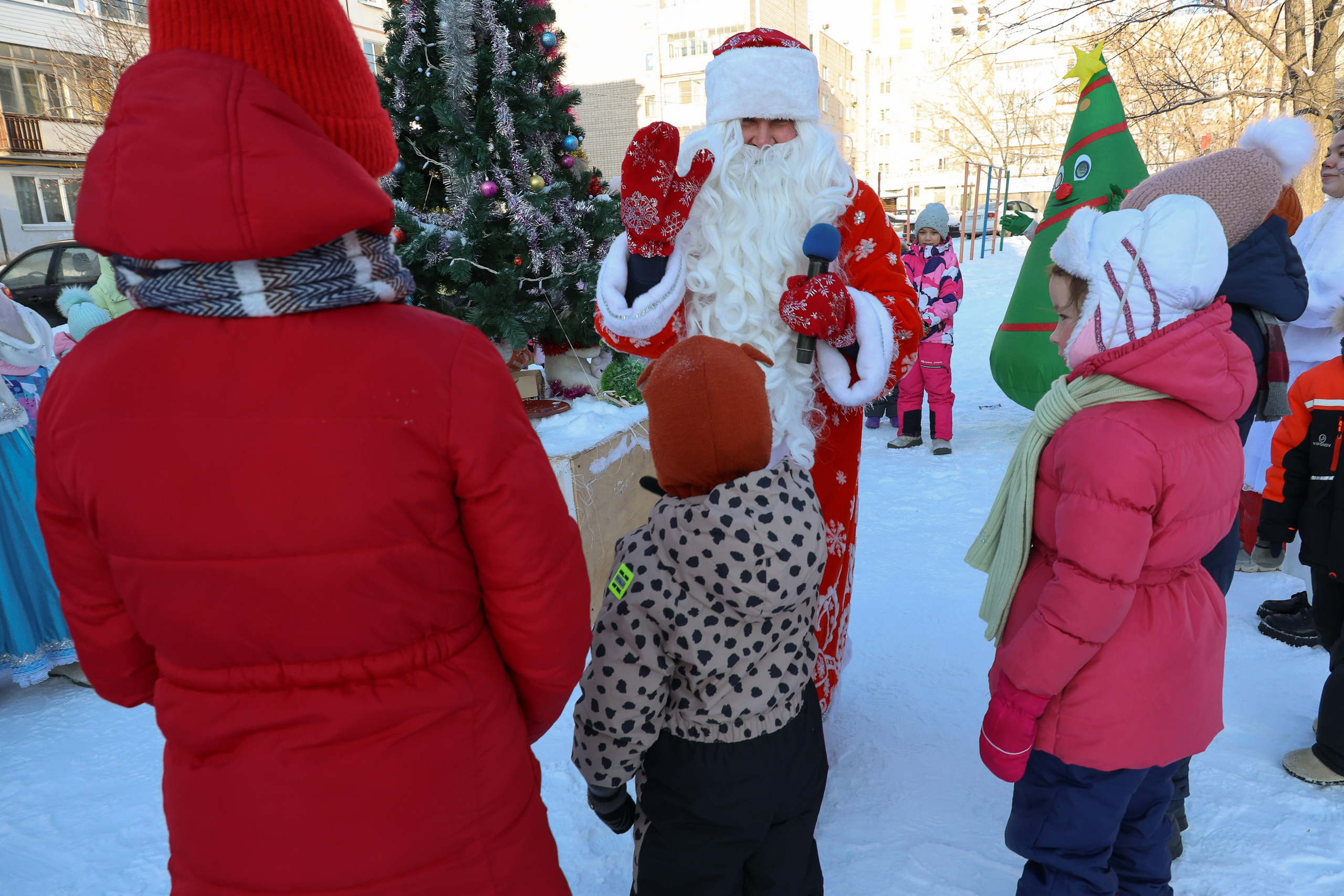 Новогодний праздник на улице