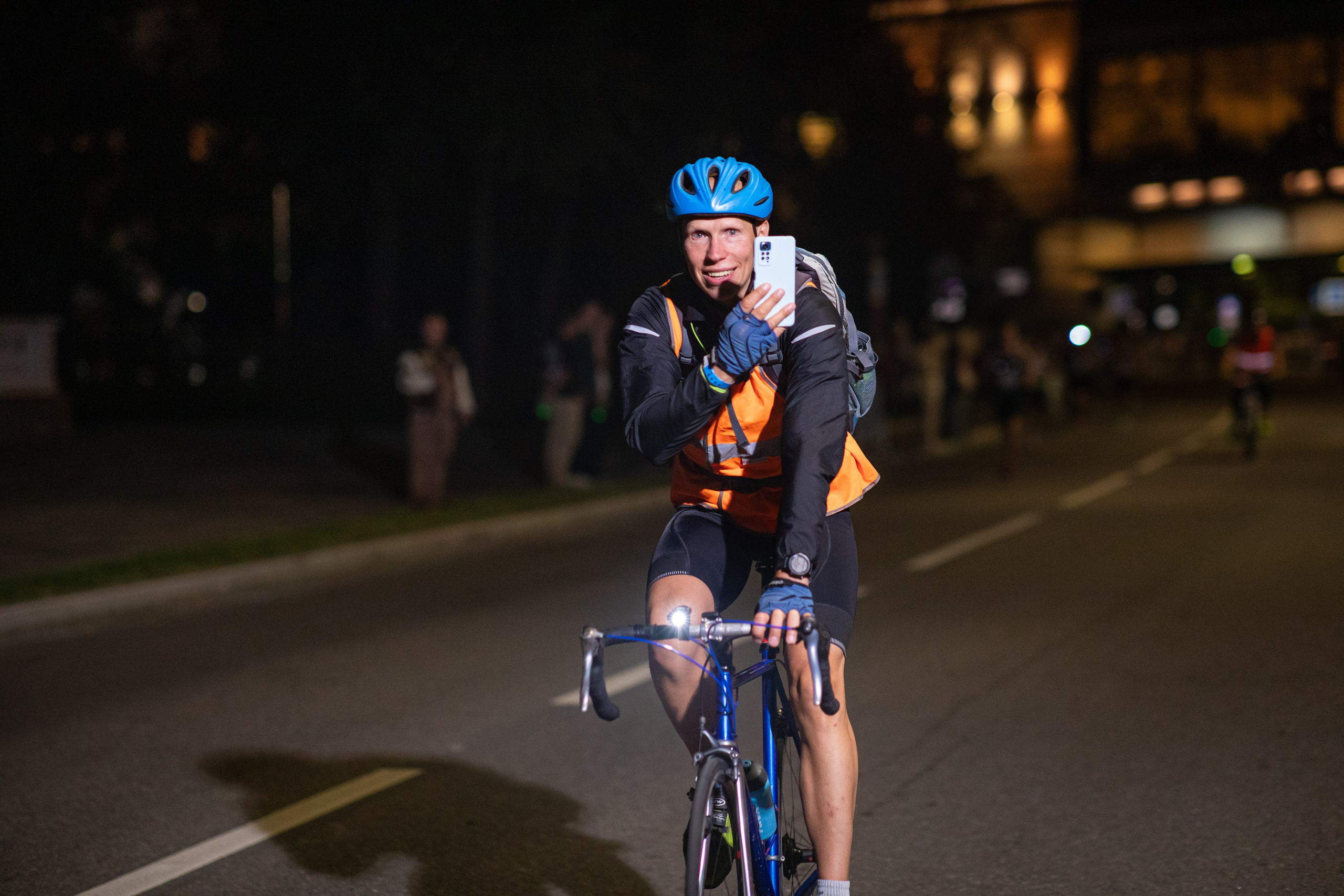 Ночной забег в ленте фотографий бегунов 03.08.24. Фотограф Сергей Ловкий