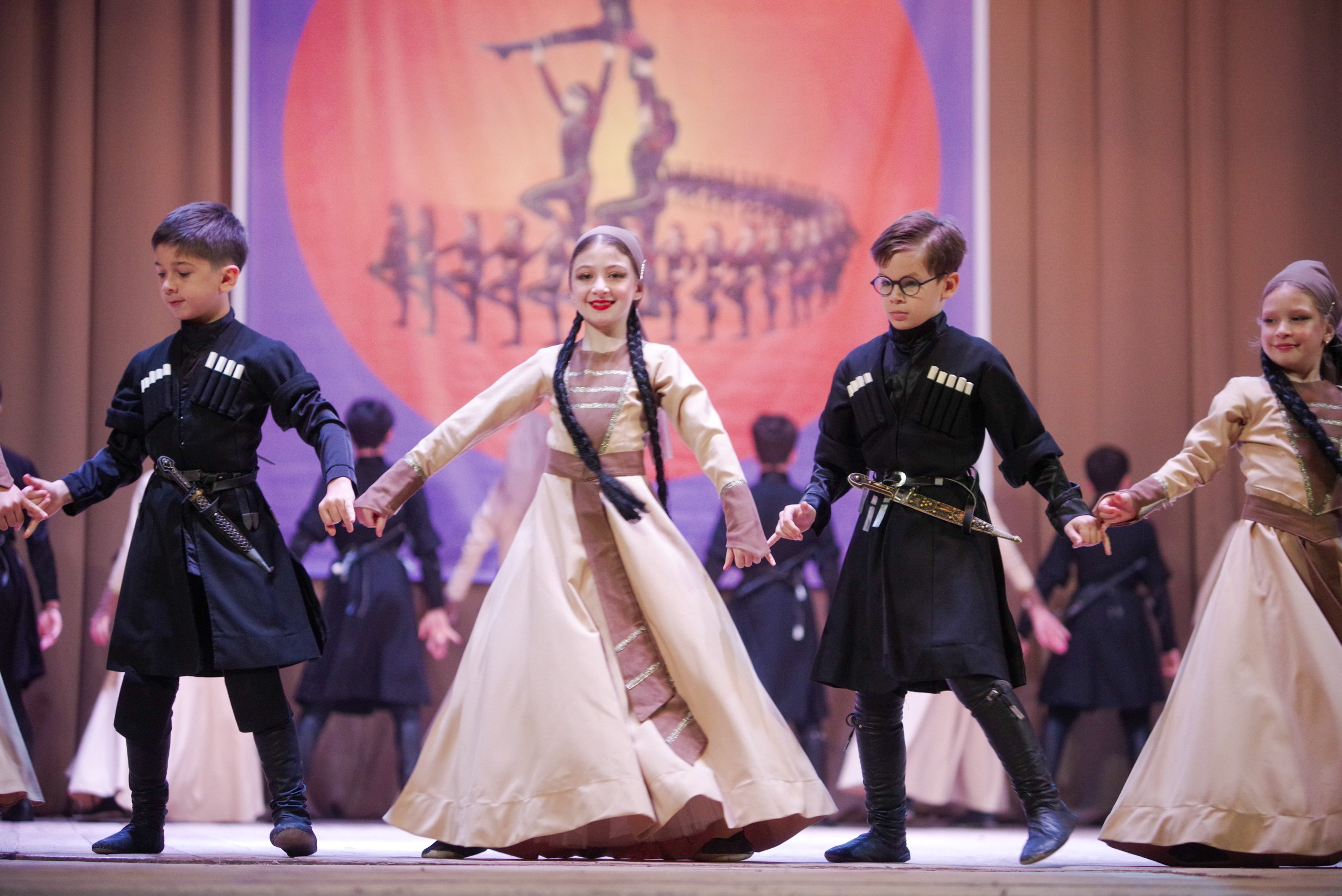 Грузинский танец. Портретный фотограф Денис Милютин