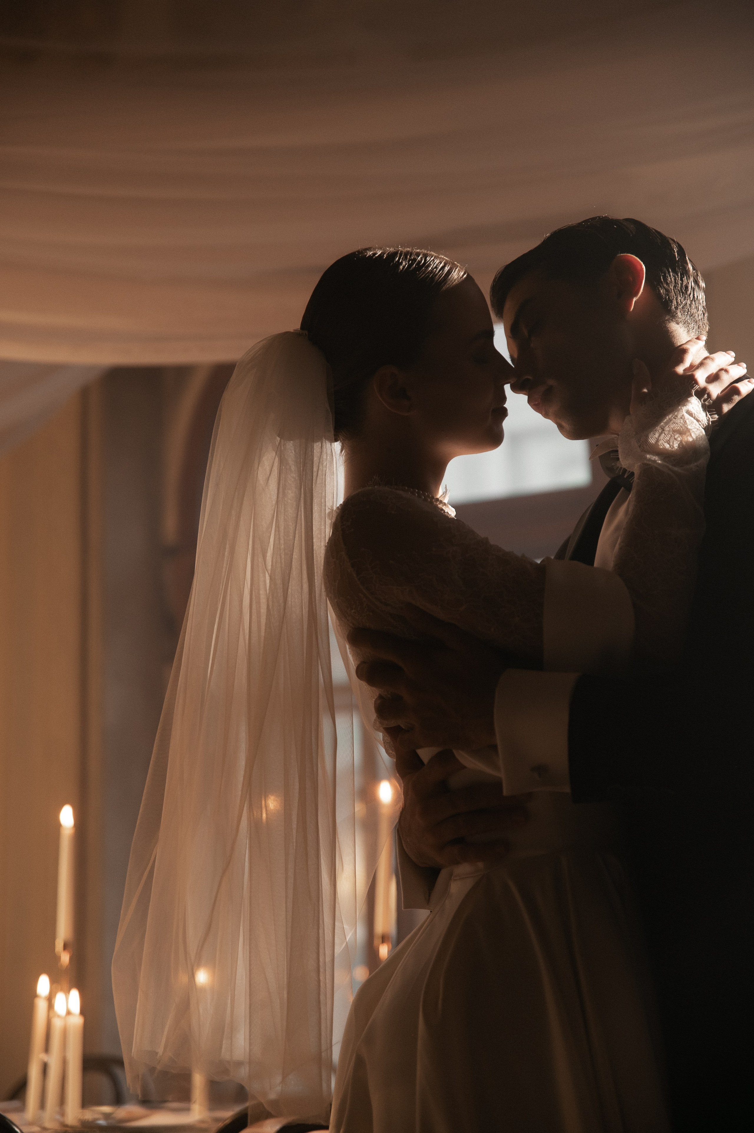 Камерный свадебный ужин при свечах в старинном особняке в фотостудии 21. Kult. Ярослава Ерина — свадебный фотограф в Москве