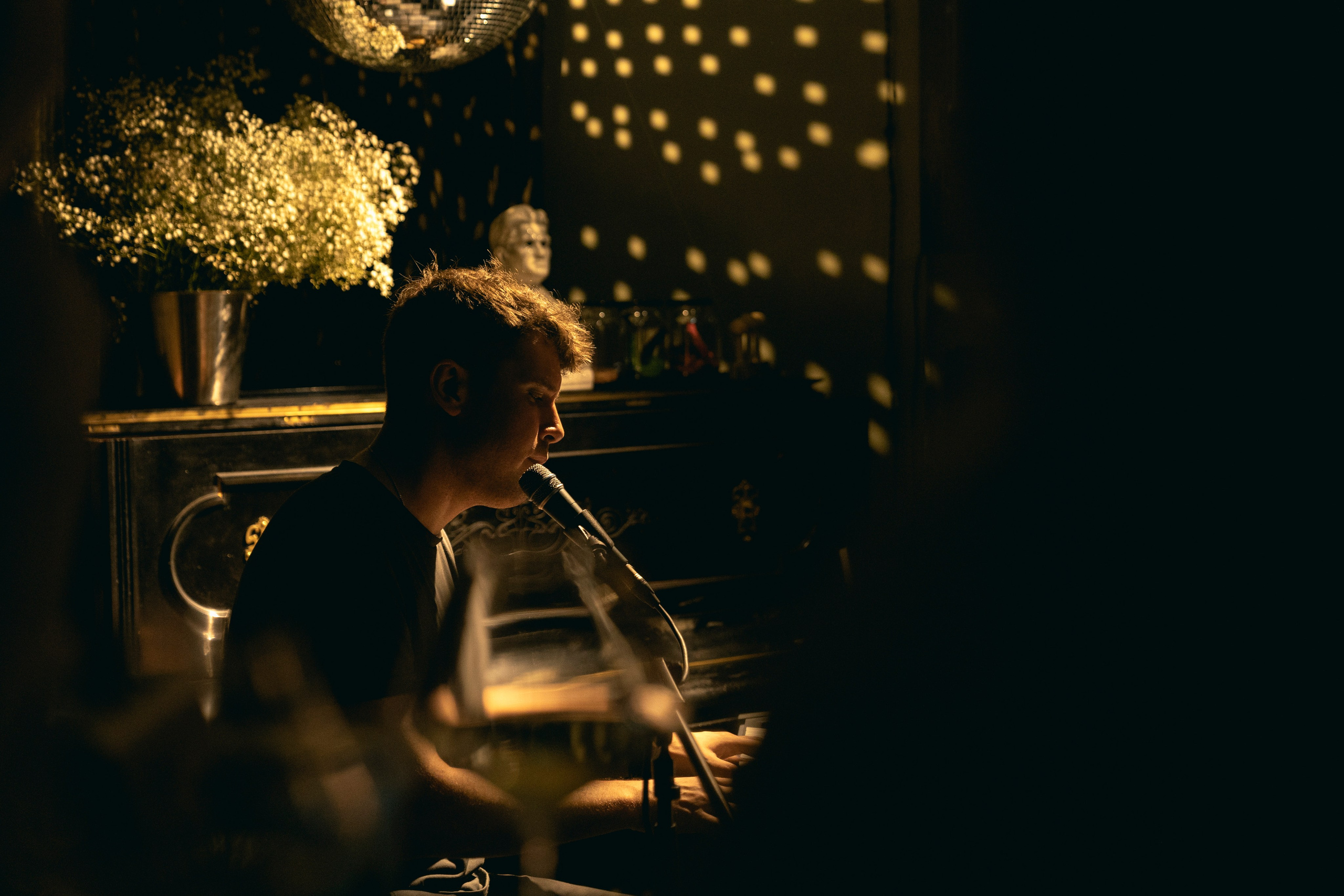 Pavel Artemiev (Artemiev Band). Cabaret SHUM. Фотограф Ирина Соколенко Санкт-Петербург