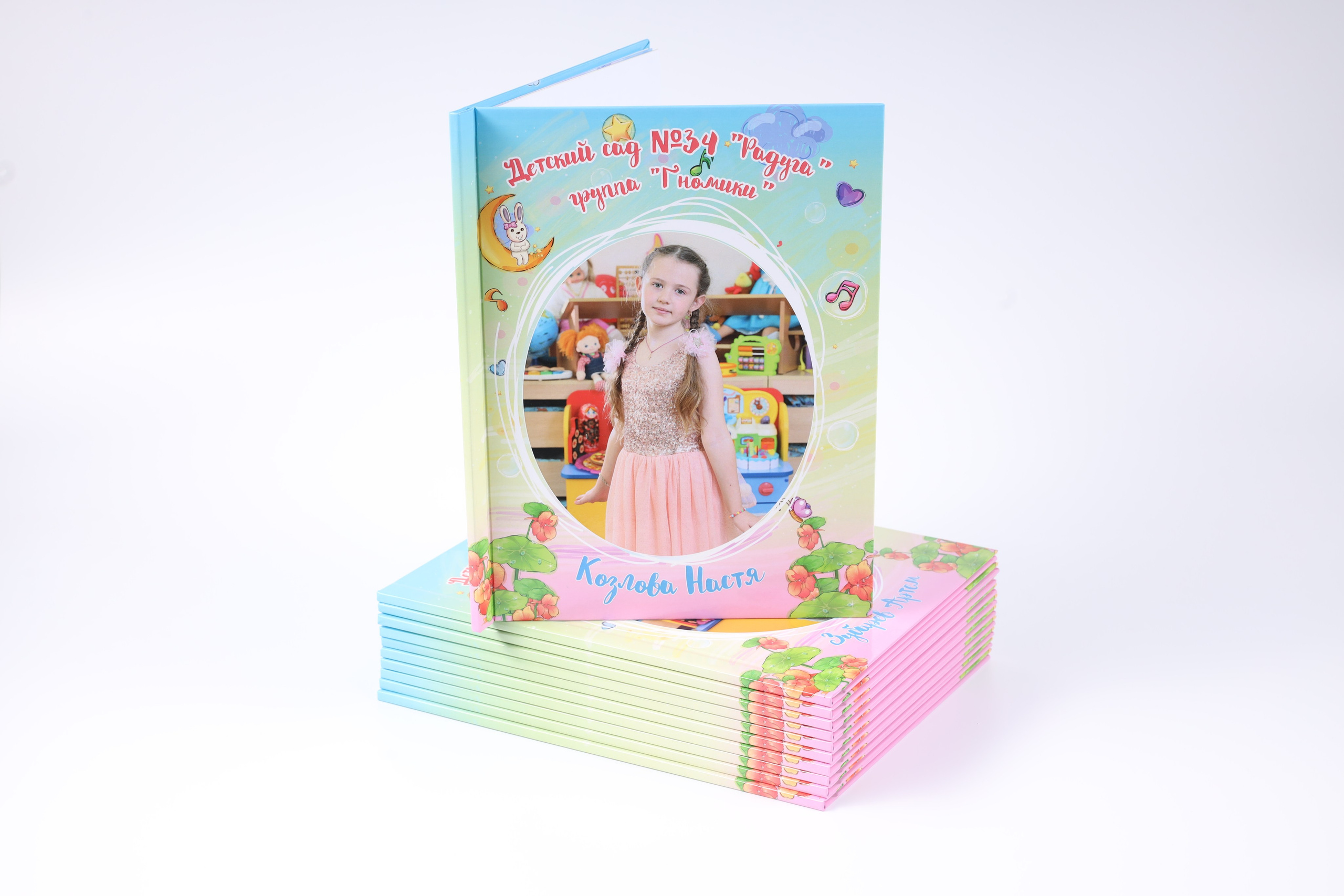 Образец многостраничного фотоальбома для выпускников ДС (3 дня съемок с дорогой в Тульскую область). Фотограф в Туле Крупский АнДРей. Фотостудия «КАДР71» в Туле