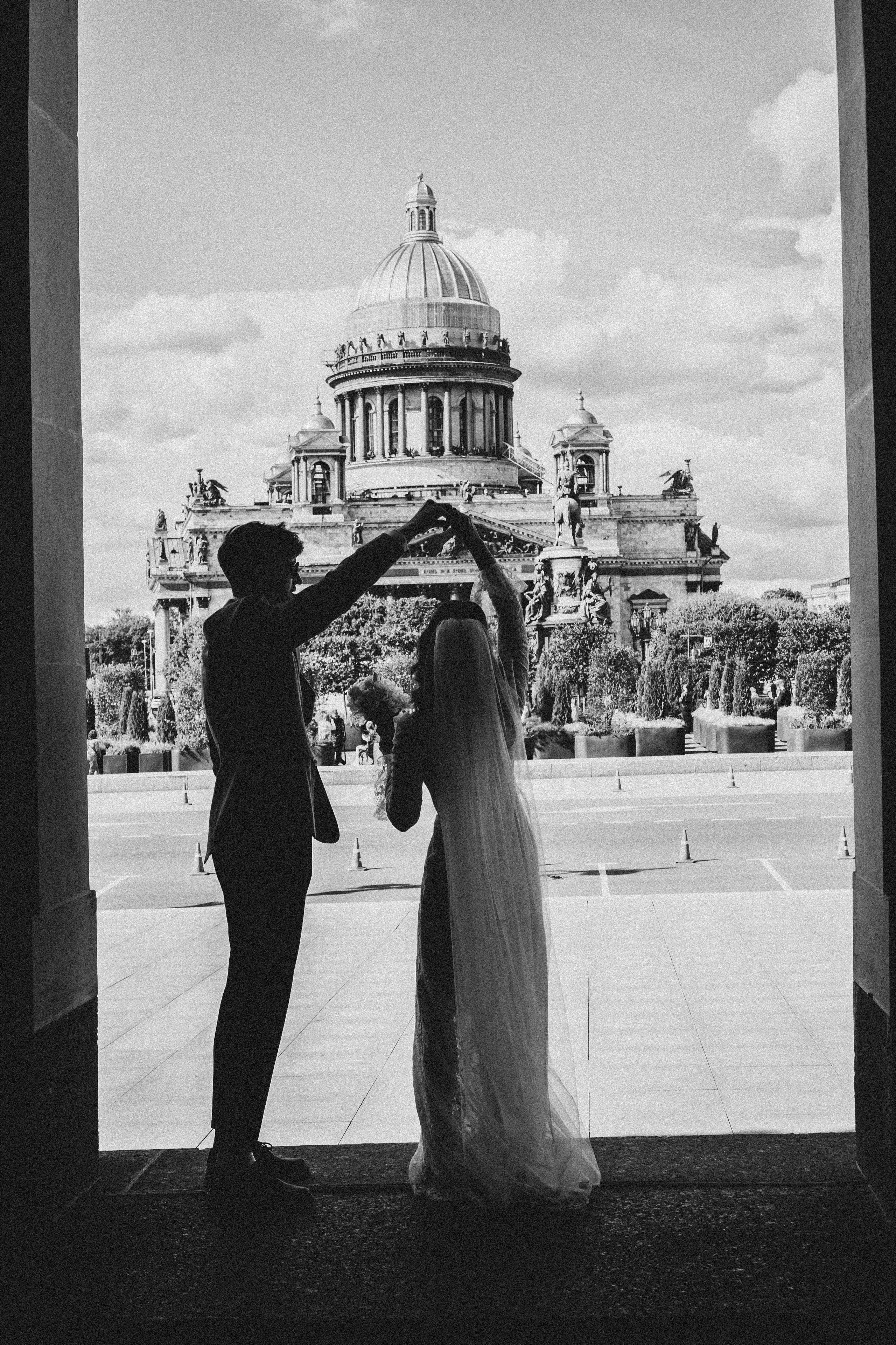 СВАДЕБНАЯ ПРОГУЛКА ВОЗЕ ИСАИКЕВСКОГО СОБОРА АСТОРИИ И ЗАКОНОДАЛЕТНОГО СОБРАНИЯ. Профессиональный фотограф, Санкт-Петербург — Виктория Богомолова