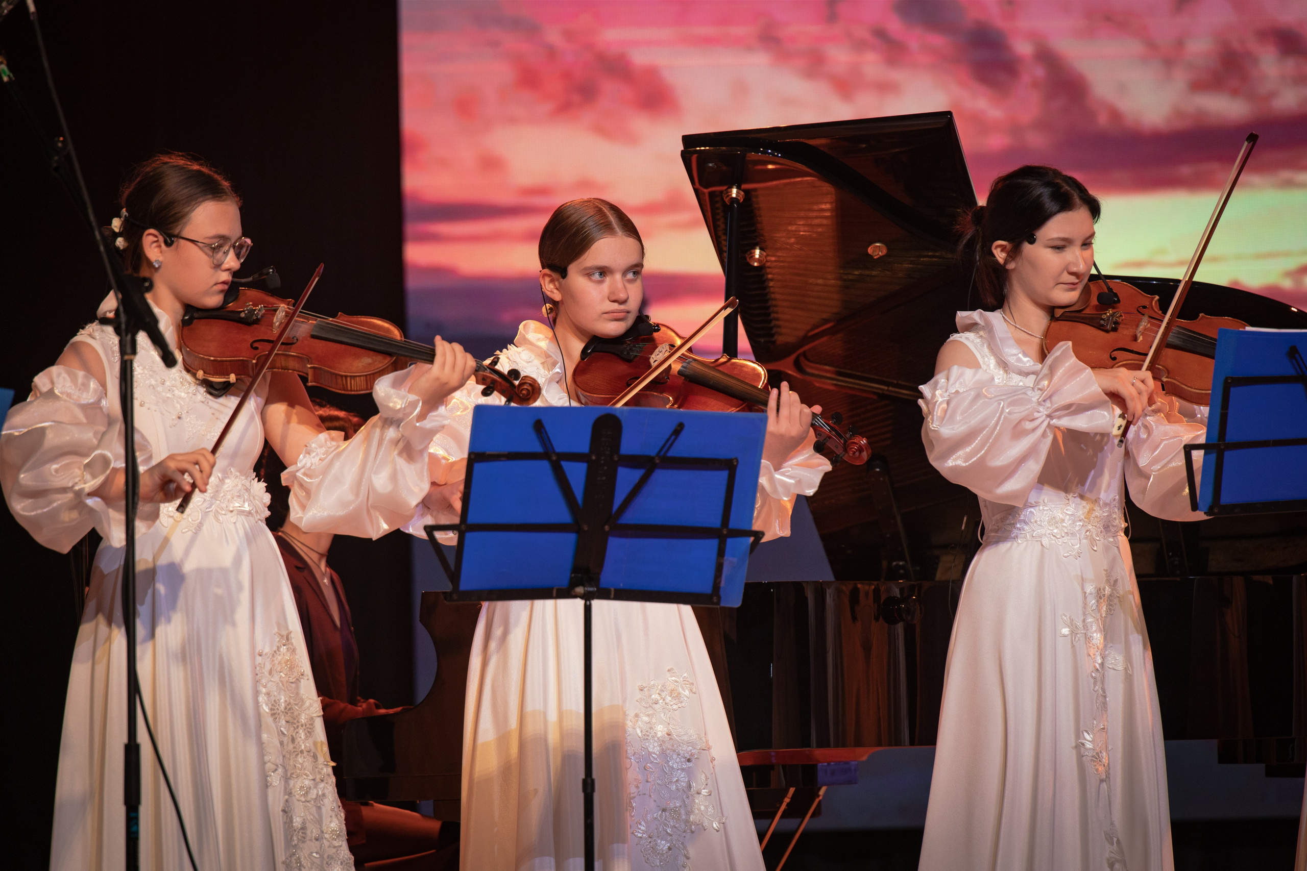 Сборник (фестивали, праздники, общ.мероприятия). Фотограф. г. Южно-Сахалинск. Олег Толстов