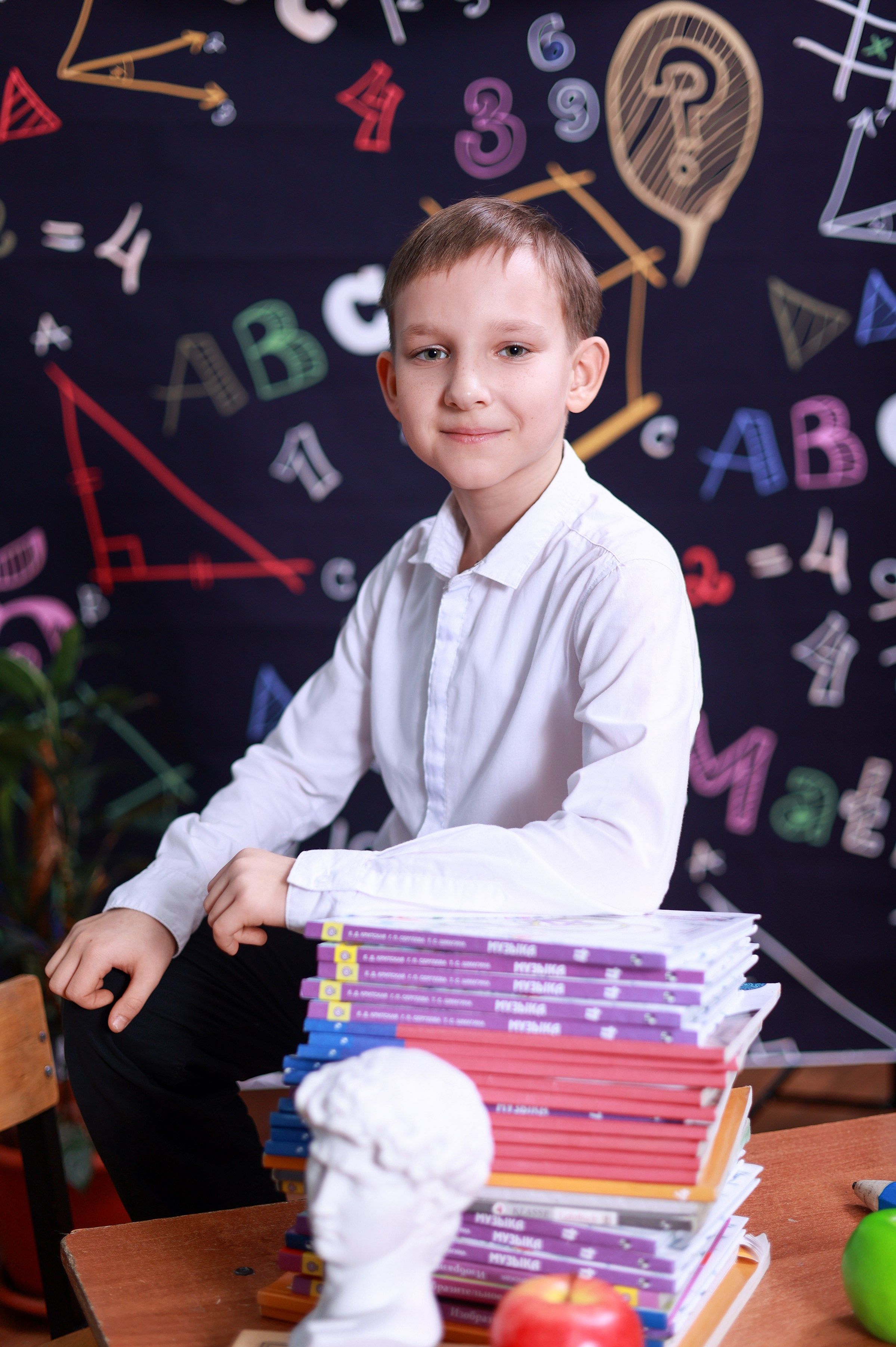 Школьная доска черная. Выпускные альбомы в Иваново в детский сад и школу. Александр и Светлана Янкины