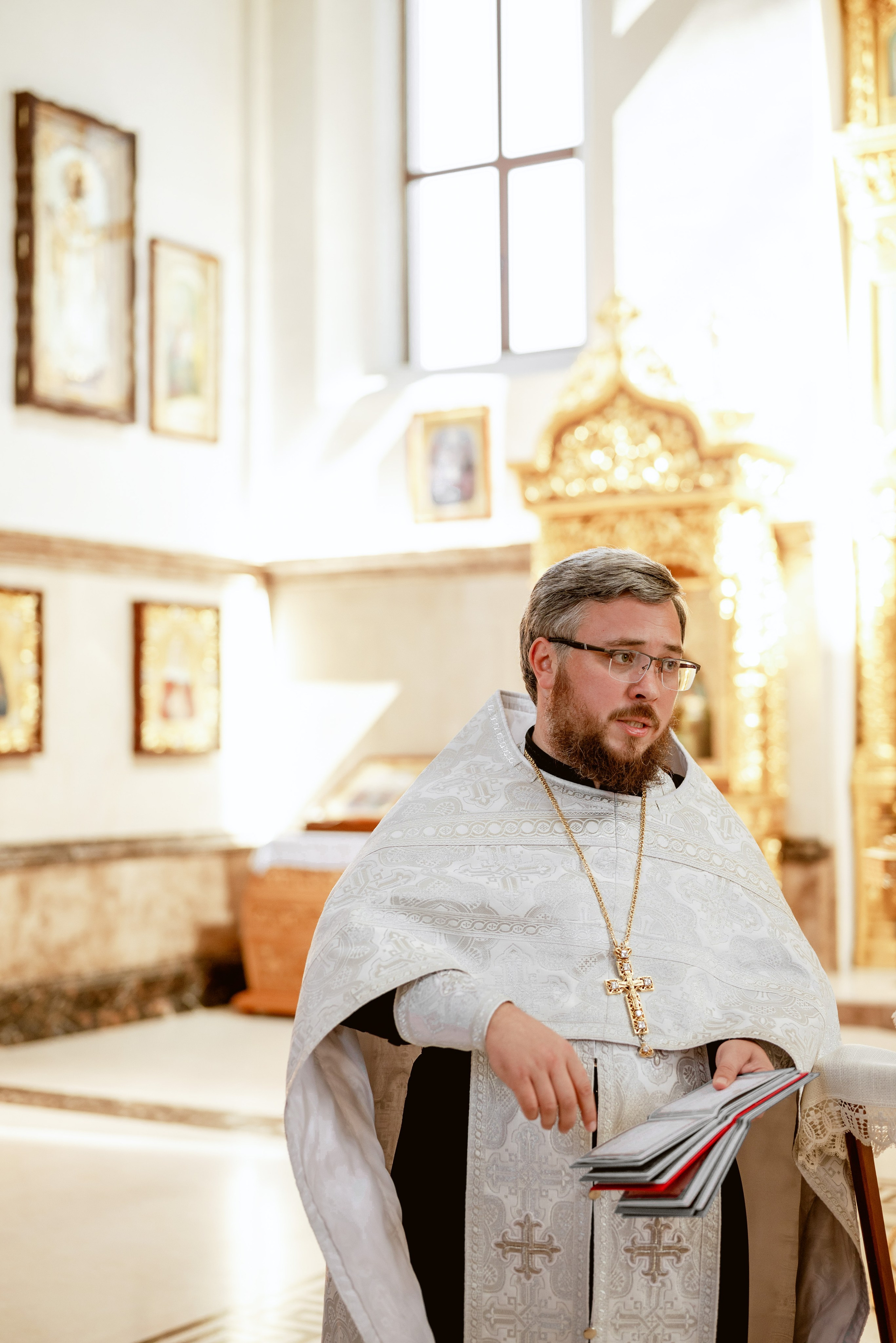Крещение в светлом храме. Юлия Басня семейный и свадебный фотограф в Донецке