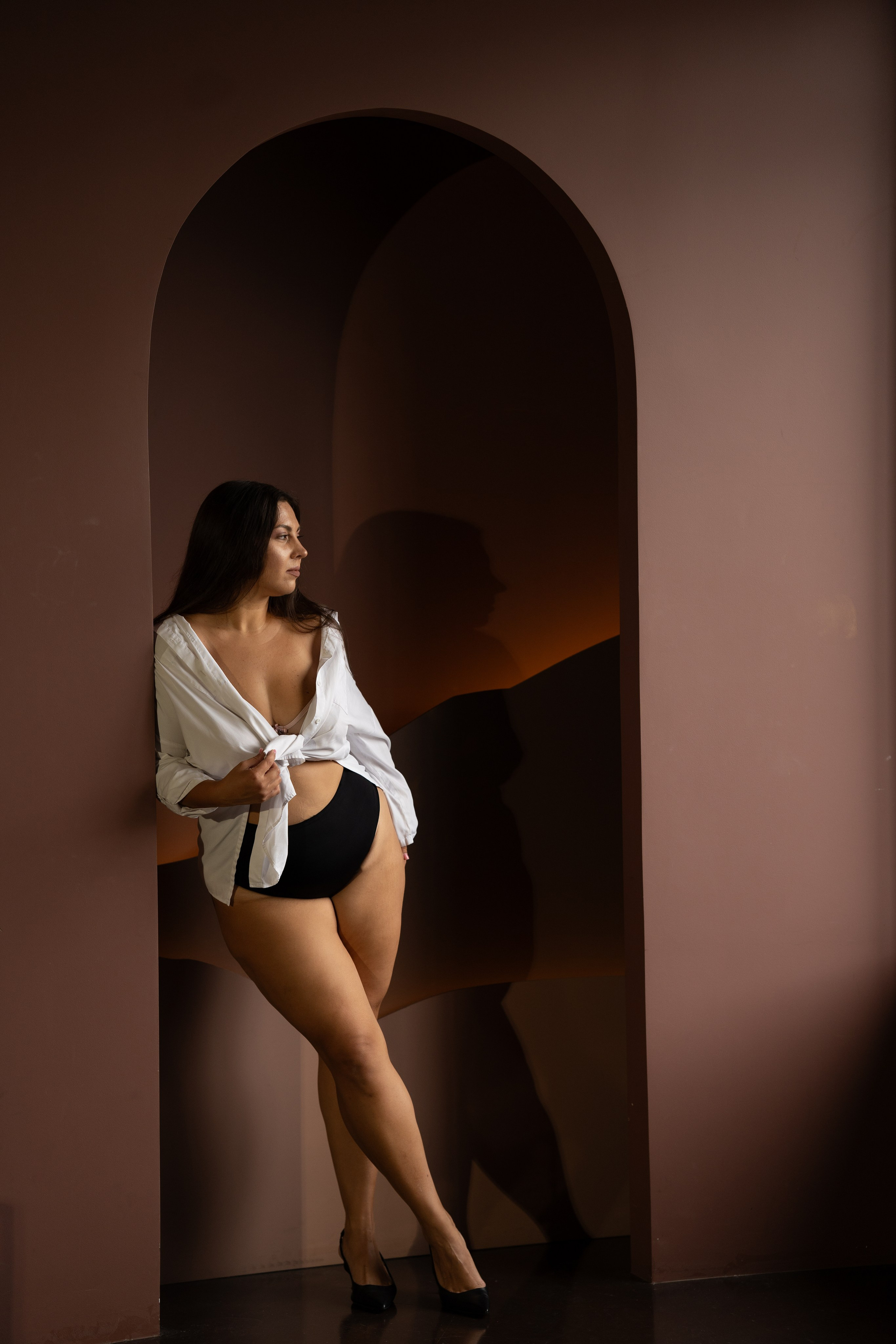 Модель сайз плюс ню. Фотосессия портрет, ню, будуар, стрит фотограф Москва Юлия Кафизова