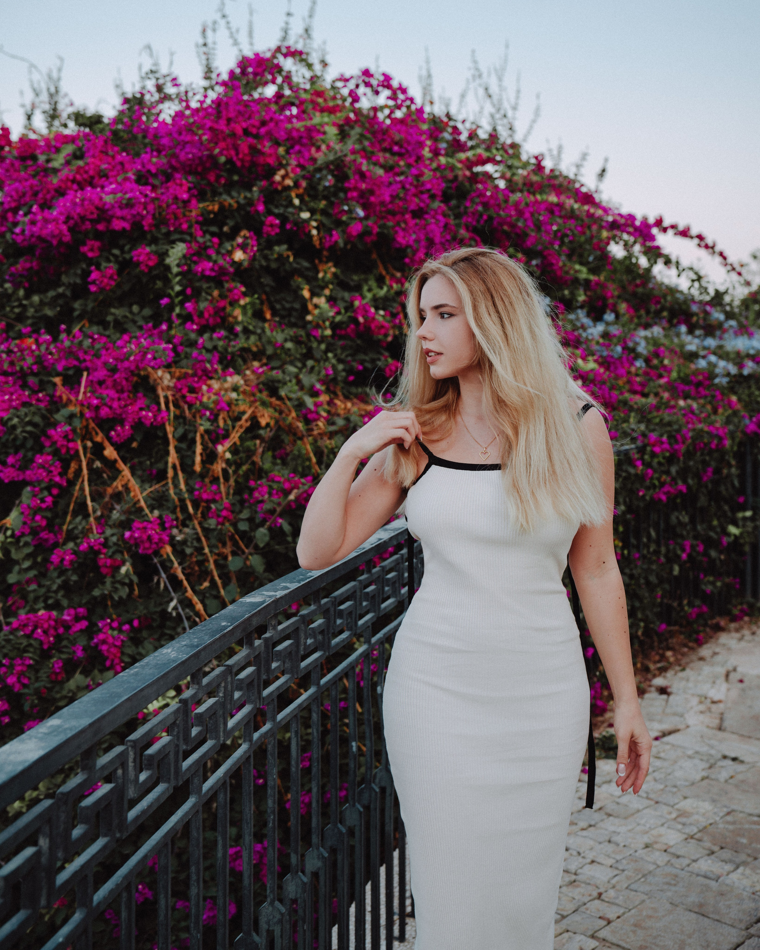 В цветущем саду. Портретный и свадебный фотограф в Москве Финкельштенй Анна