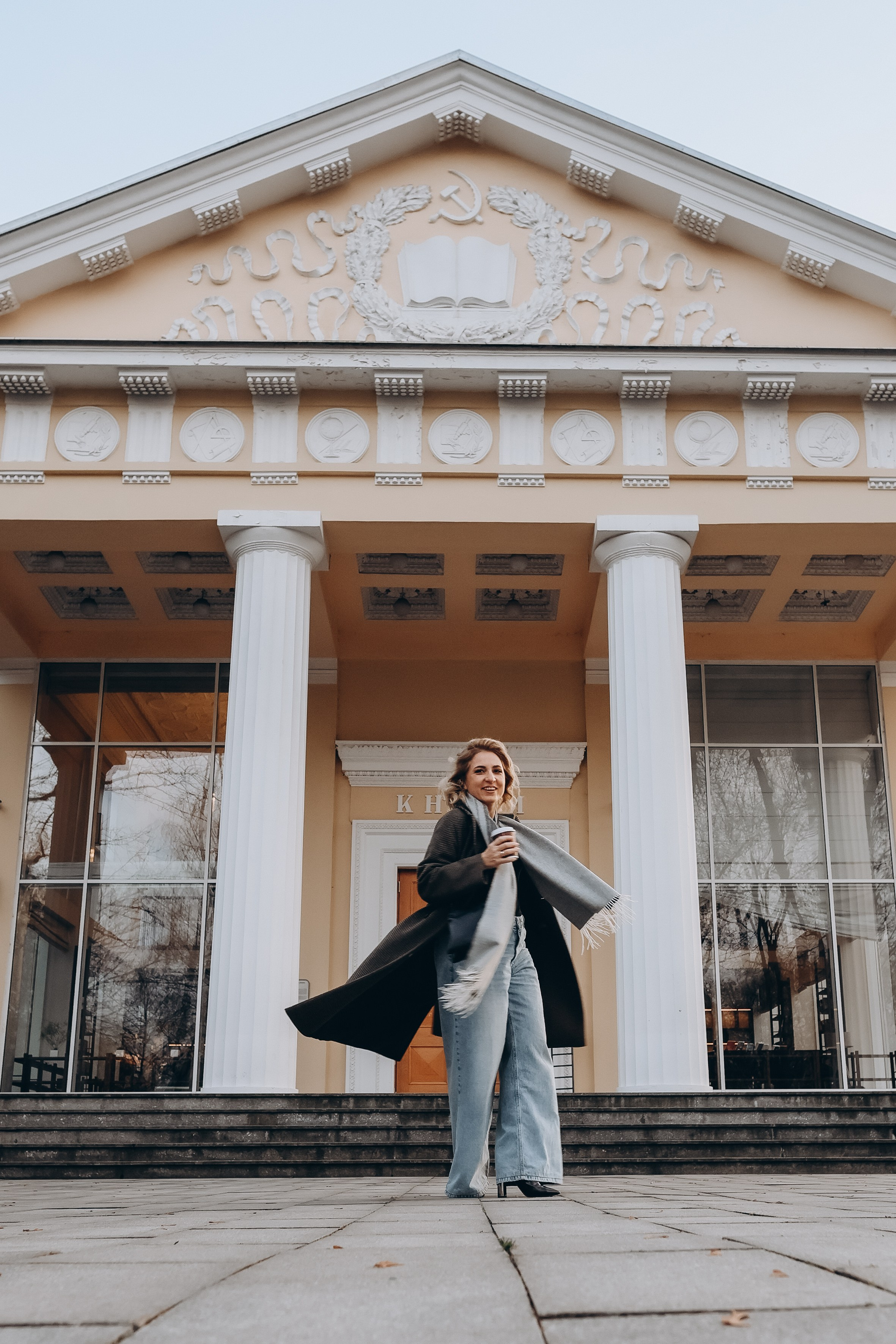 Яна и библиотека (репортажный портрет). Портретный и репортажный фотограф в Москве, Ольга Ларема