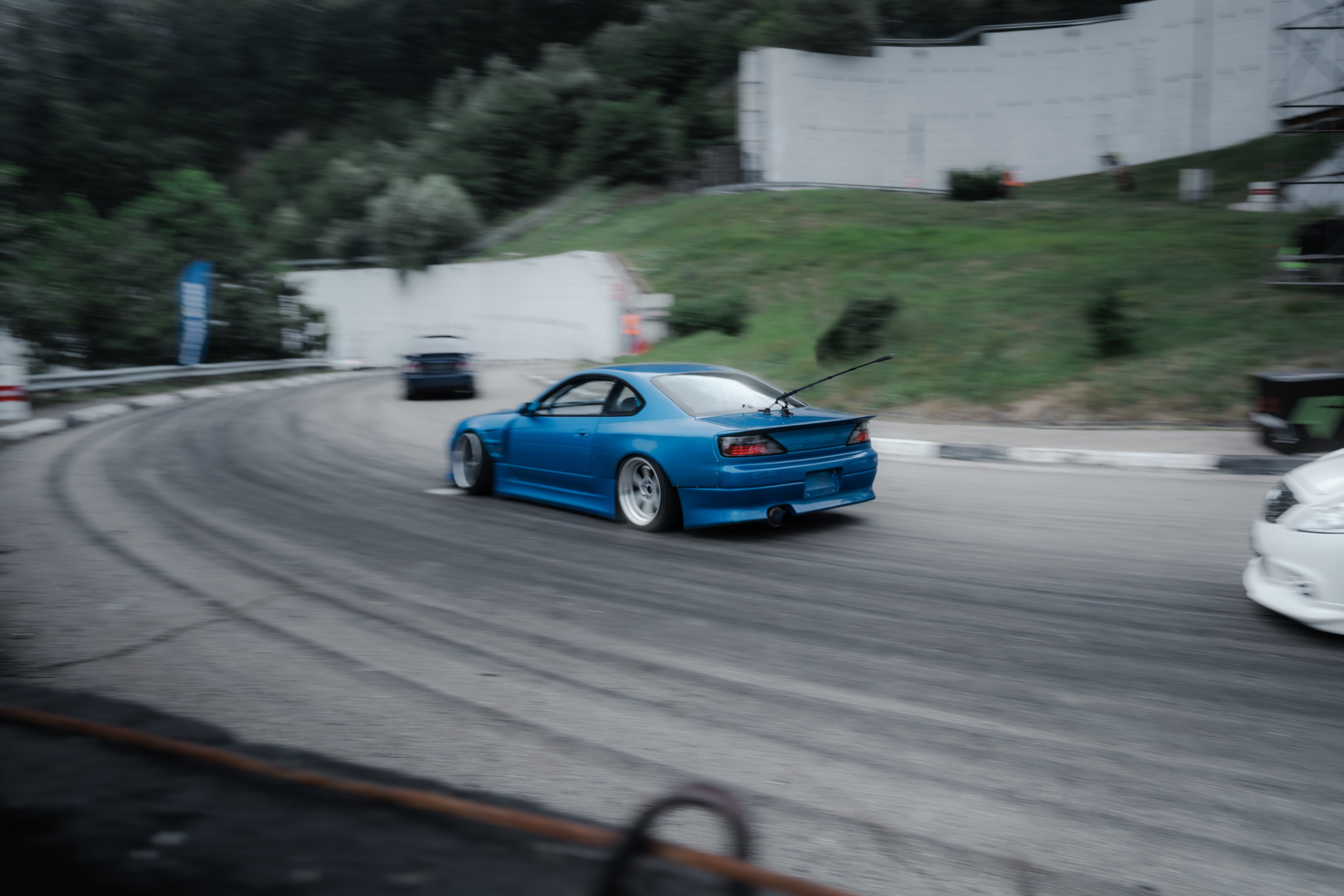 //GROUNDED2025. Автомобильный фотограф