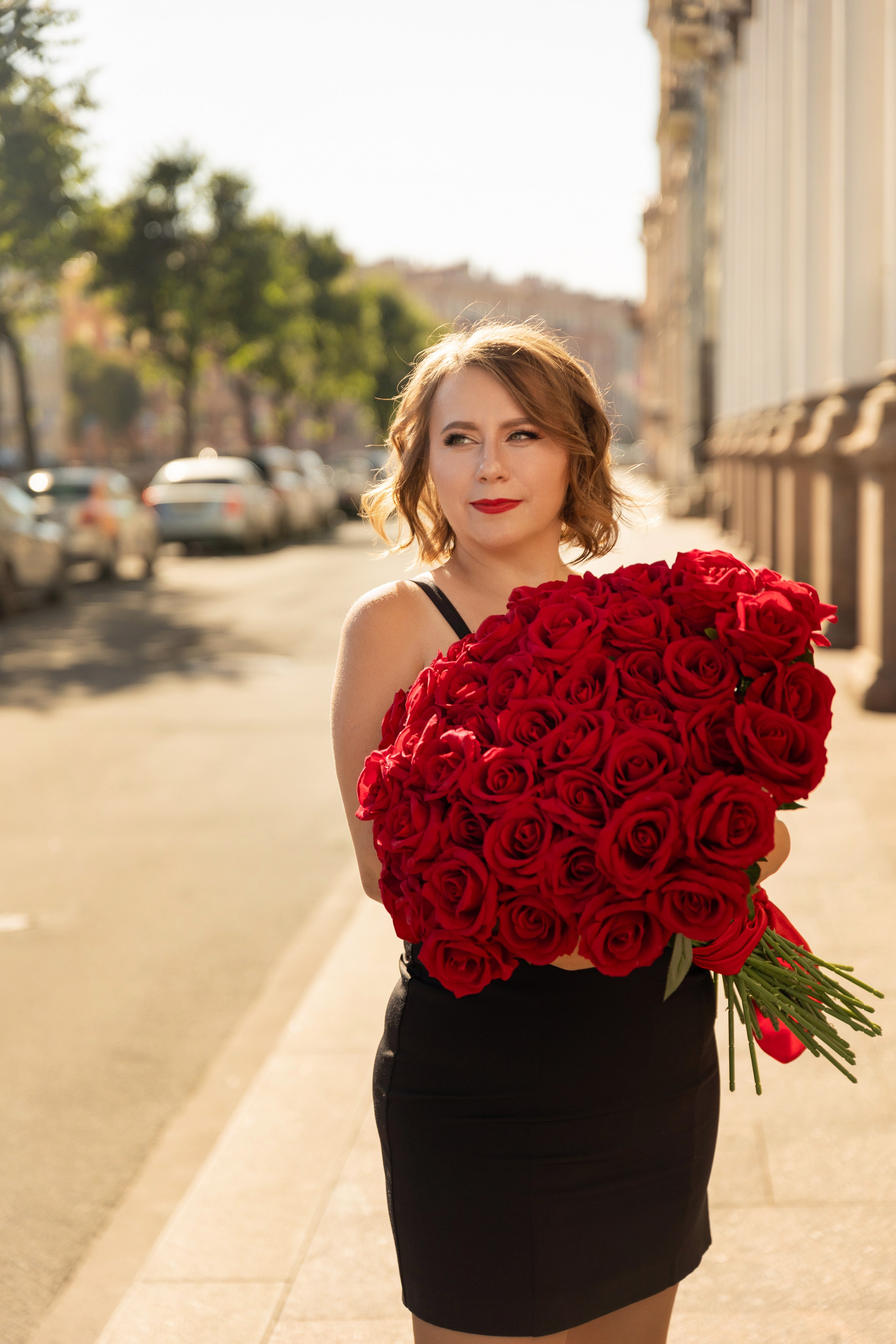Фотопрогулка в центре с букетом красных роз. Семейный и свадебный фотограф в Санкт-Петербурге Татьяна Швыкова