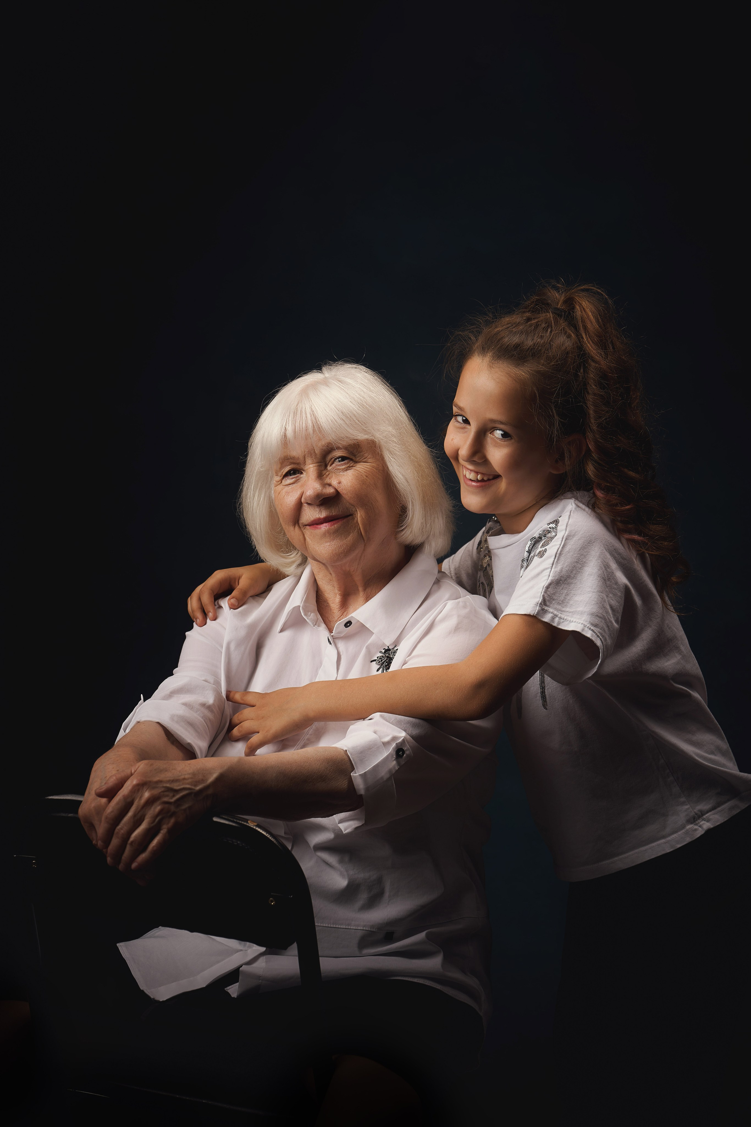 Портретная семейная фотосессия в студии. Семейный фотограф Евгений Опарин