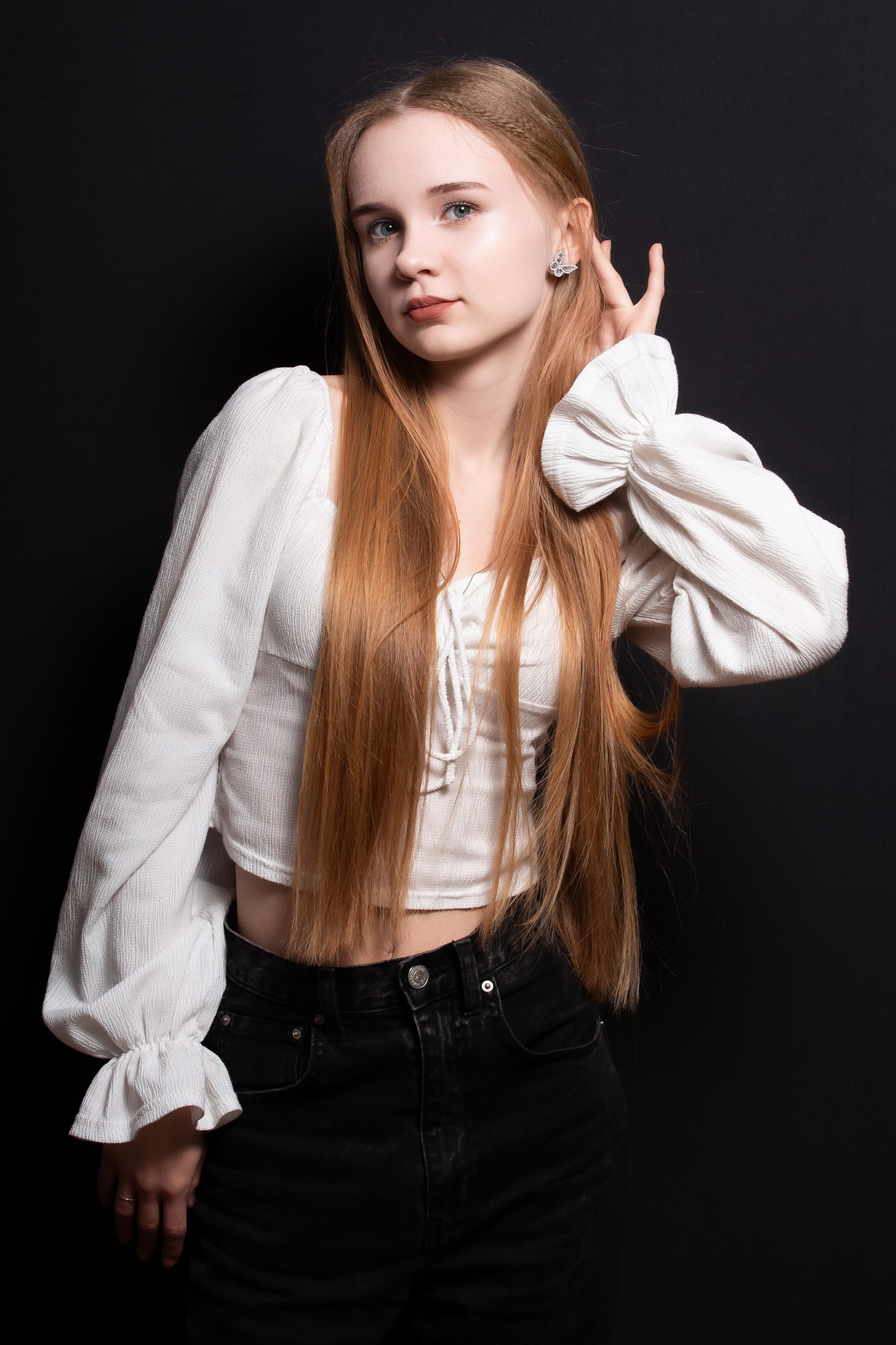 Портретная фотосессия для учеников 9 класса на чёрном фоне | Школьный фотограф Николай Богатырёв | Твой альбом / Твои правила. ТВОЙ АЛЬБОМ / ТВОИ ПРАВИЛА