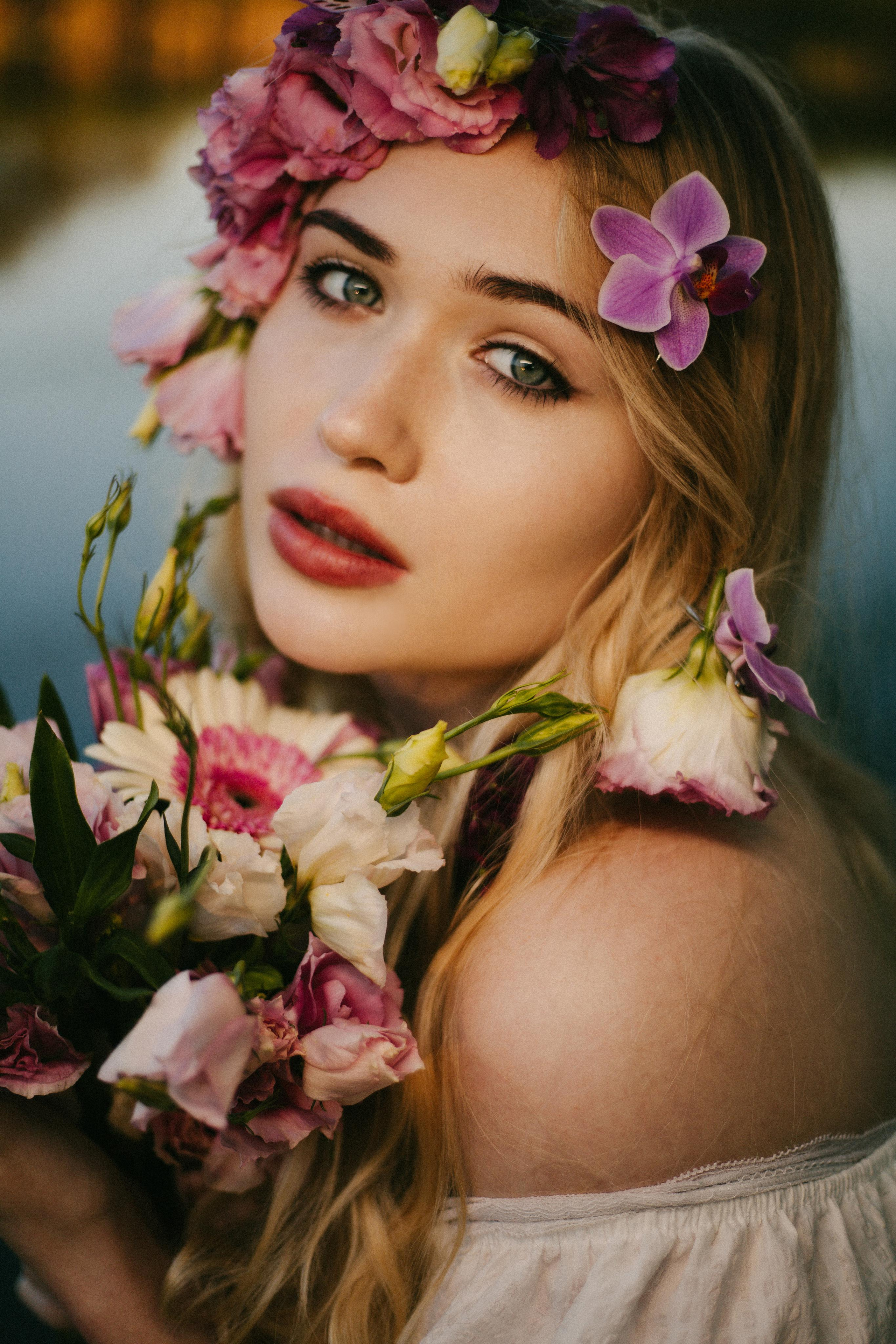 Фотосессия с цветами на природе. Портретный и семейный фотограф в Саратове Елена Шустова