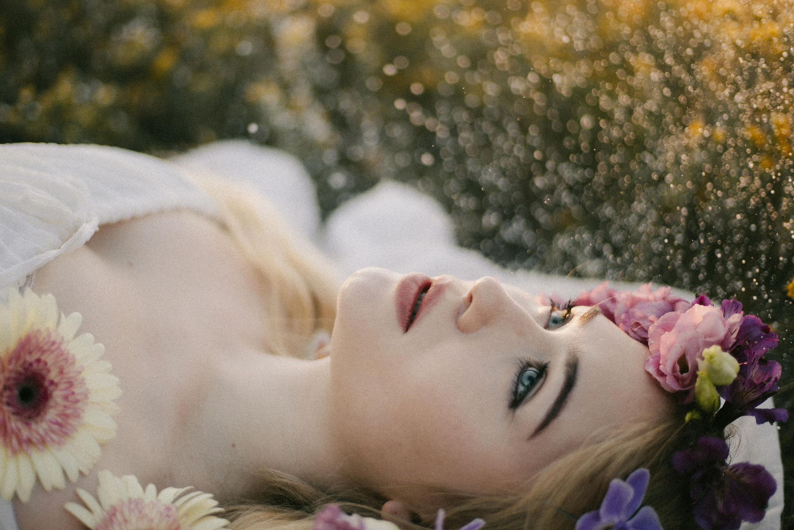 Фотосессия с цветами на природе. Портретный и семейный фотограф в Саратове Елена Шустова