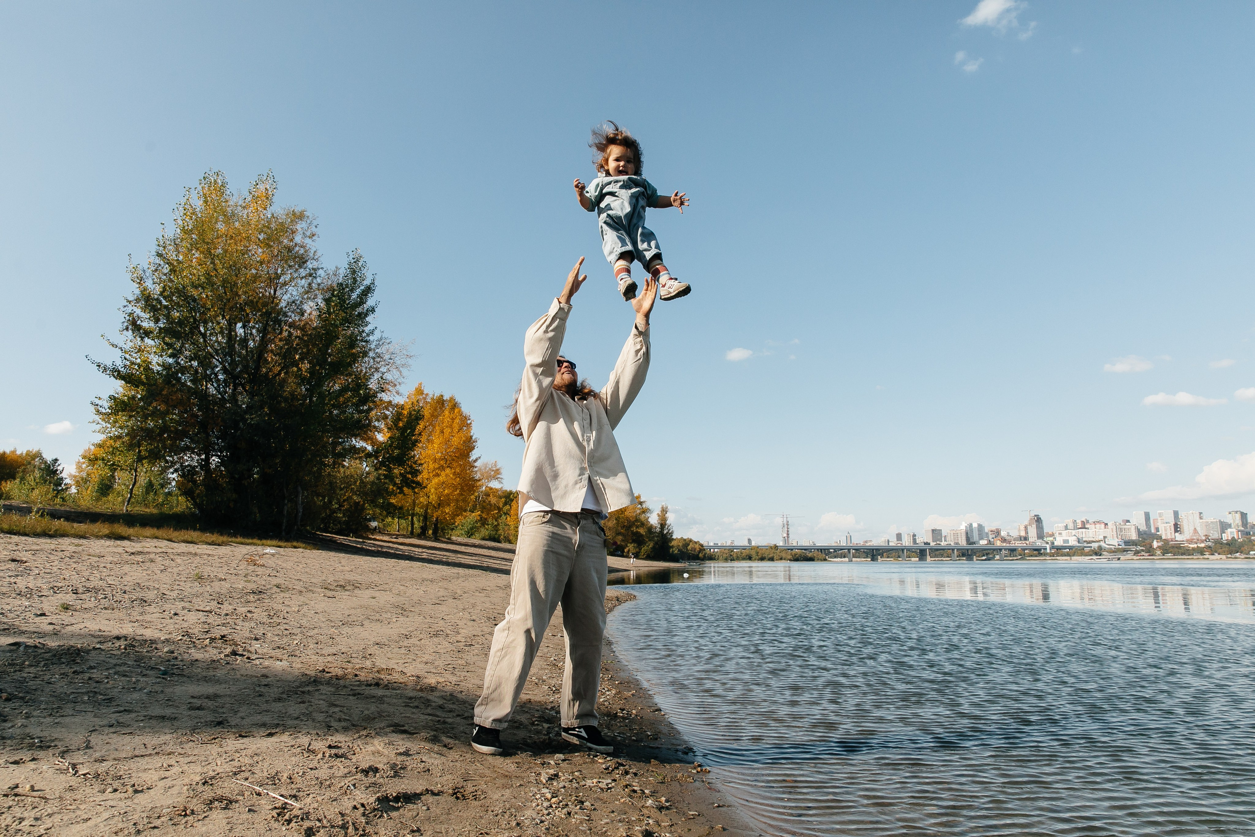 Выманивает из квартир природа нас на выходные. Осенний лес — особый мир. Ведут тропинки потайные…. Душевный фотограф Ваших самых ярких событий Марина Погребняк