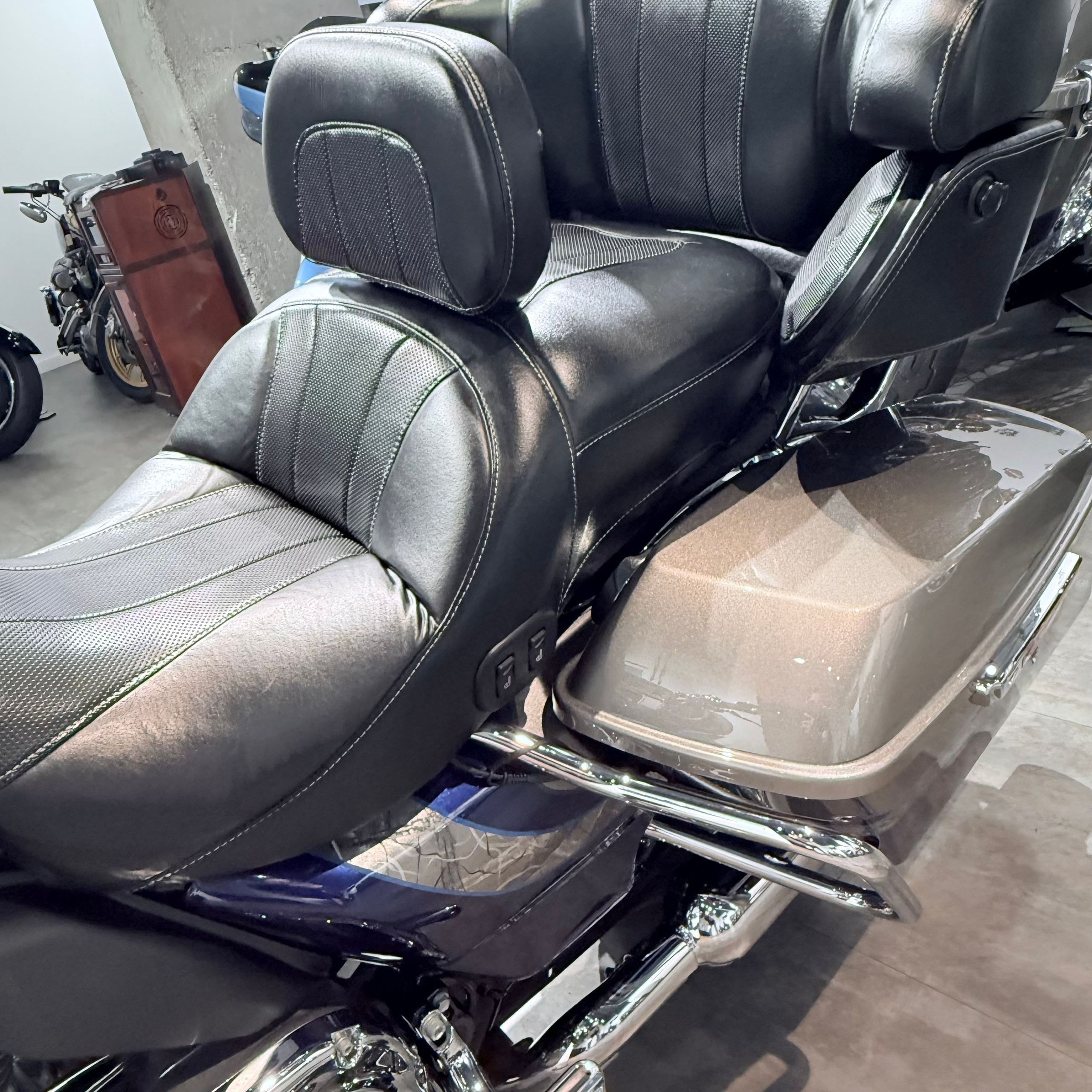 Мотоциклы Harley-Davidson 2016 CVO Limited 110 АВS Раlladium (Touring) — купить мотоцикл. Hello Davidson, Москва. Только хорошие мотоциклы…
