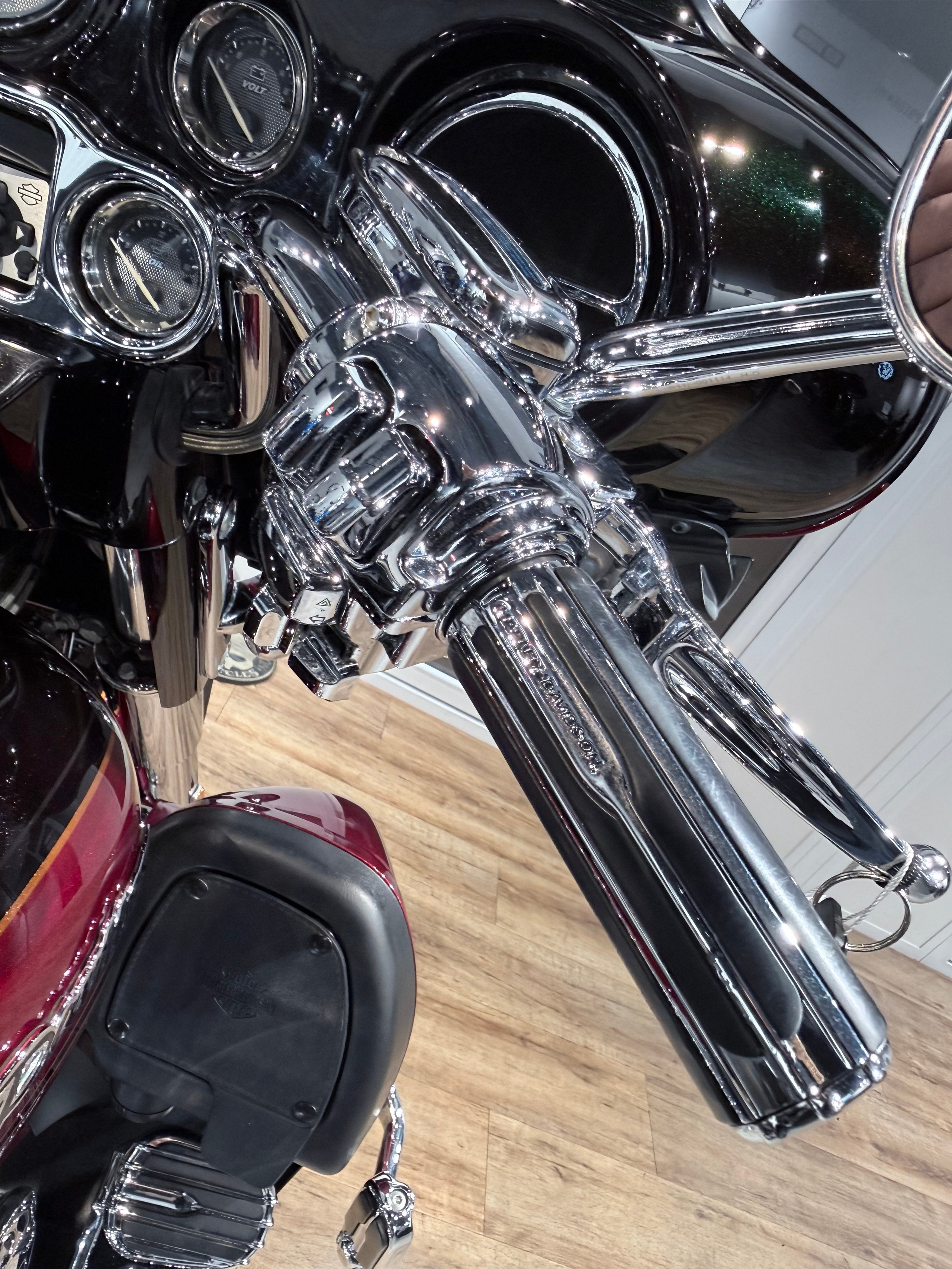 CVO Limited 110 (Exclusive Black Ember & Rio Red). Hello Davidson, Москва. Только хорошие мотоциклы…