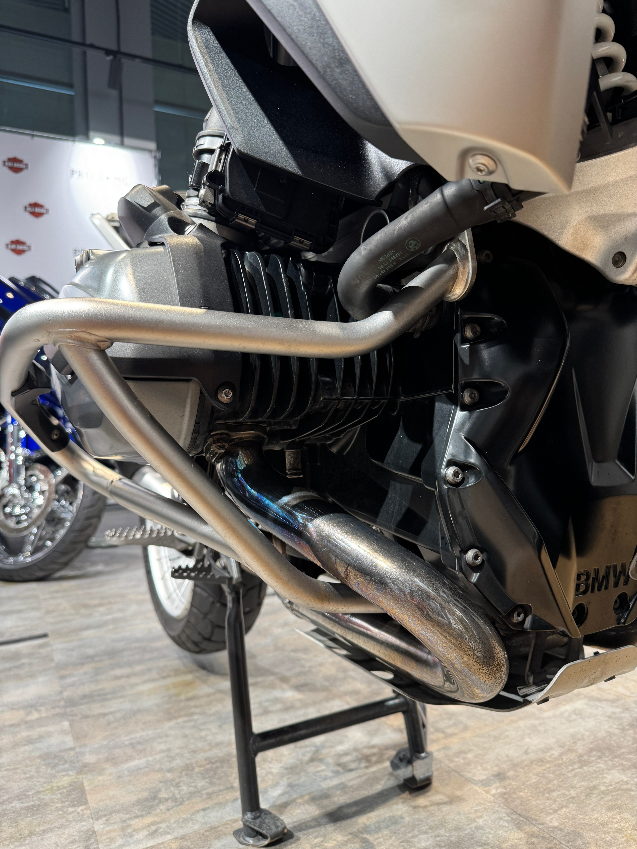 2015 BMW R1200GS Black/Agate Grey — подробнее на сайте. Hello Davidson, Москва. Только хорошие мотоциклы…