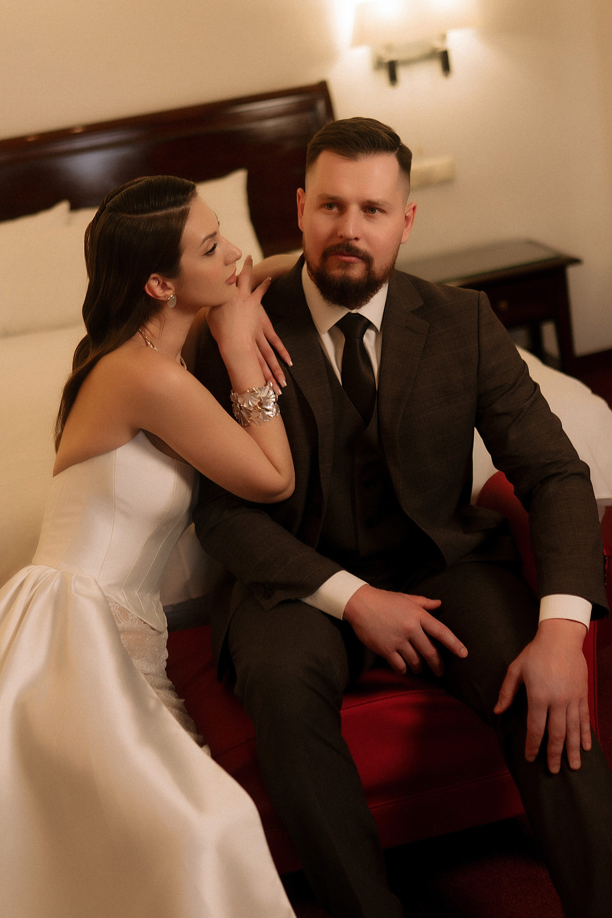 Утро жениха и невесты | Арина и Игорь в отеле Арт-бутик в Воронеже. Фотограф Карина Шмулёва. Воронеж и область