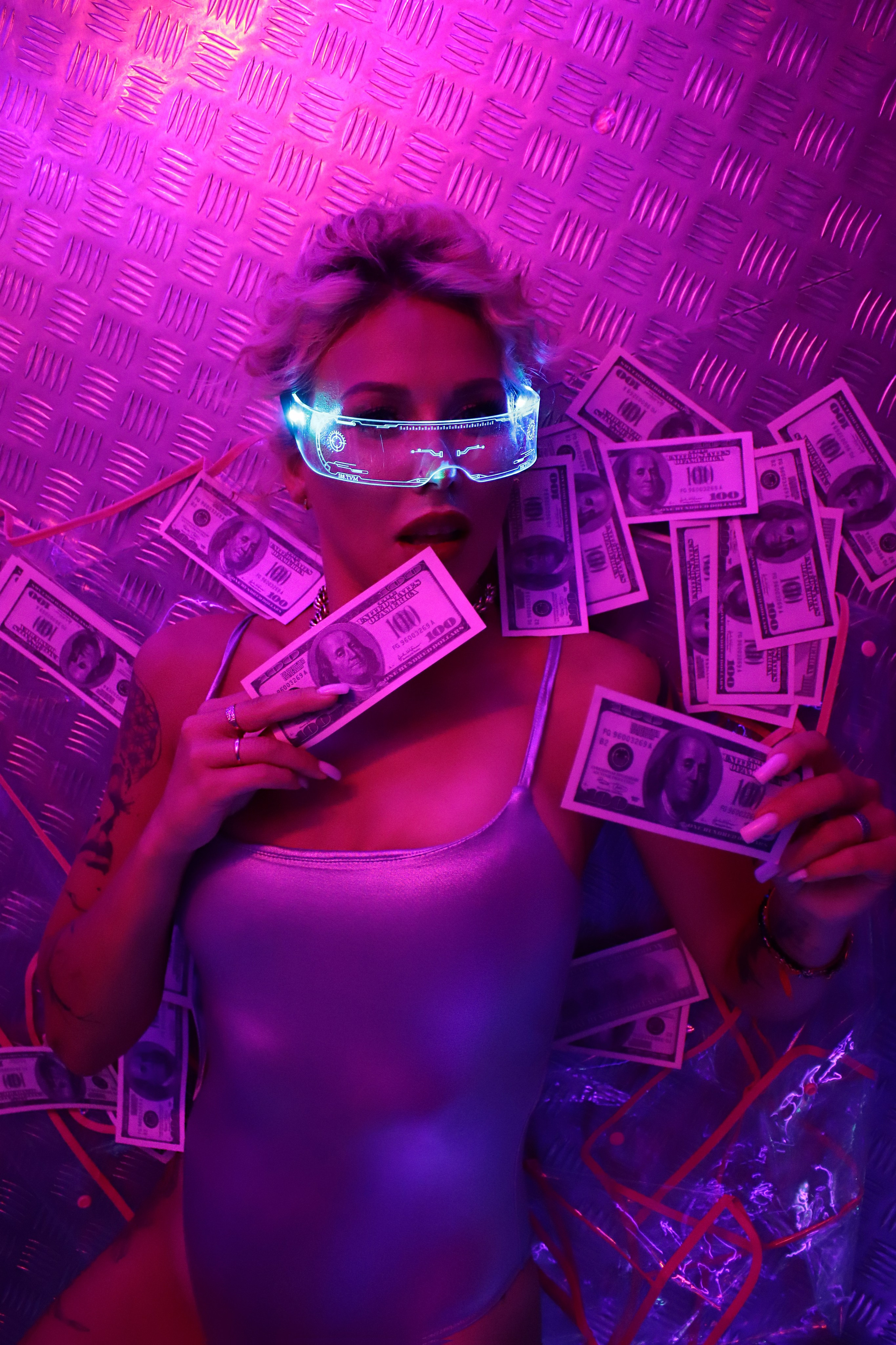 В неоновом свете. Фотограф Химки Анна Татарских