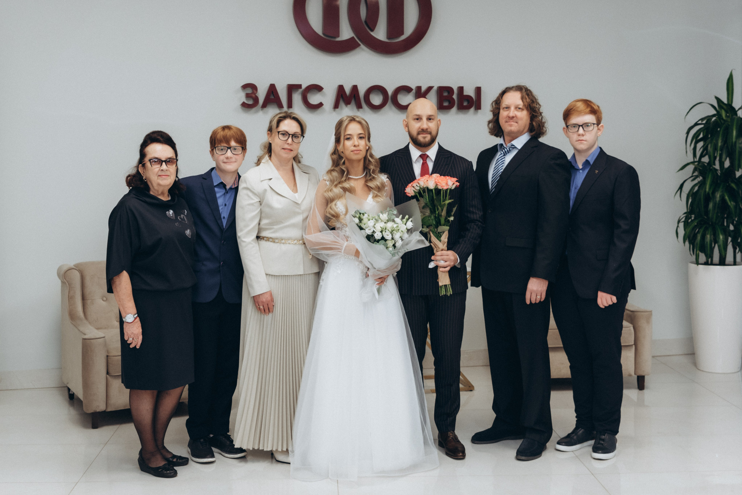 Утро и роспись Виктора и Марии. Ваш фотограф в Одинцовском районе и Москве