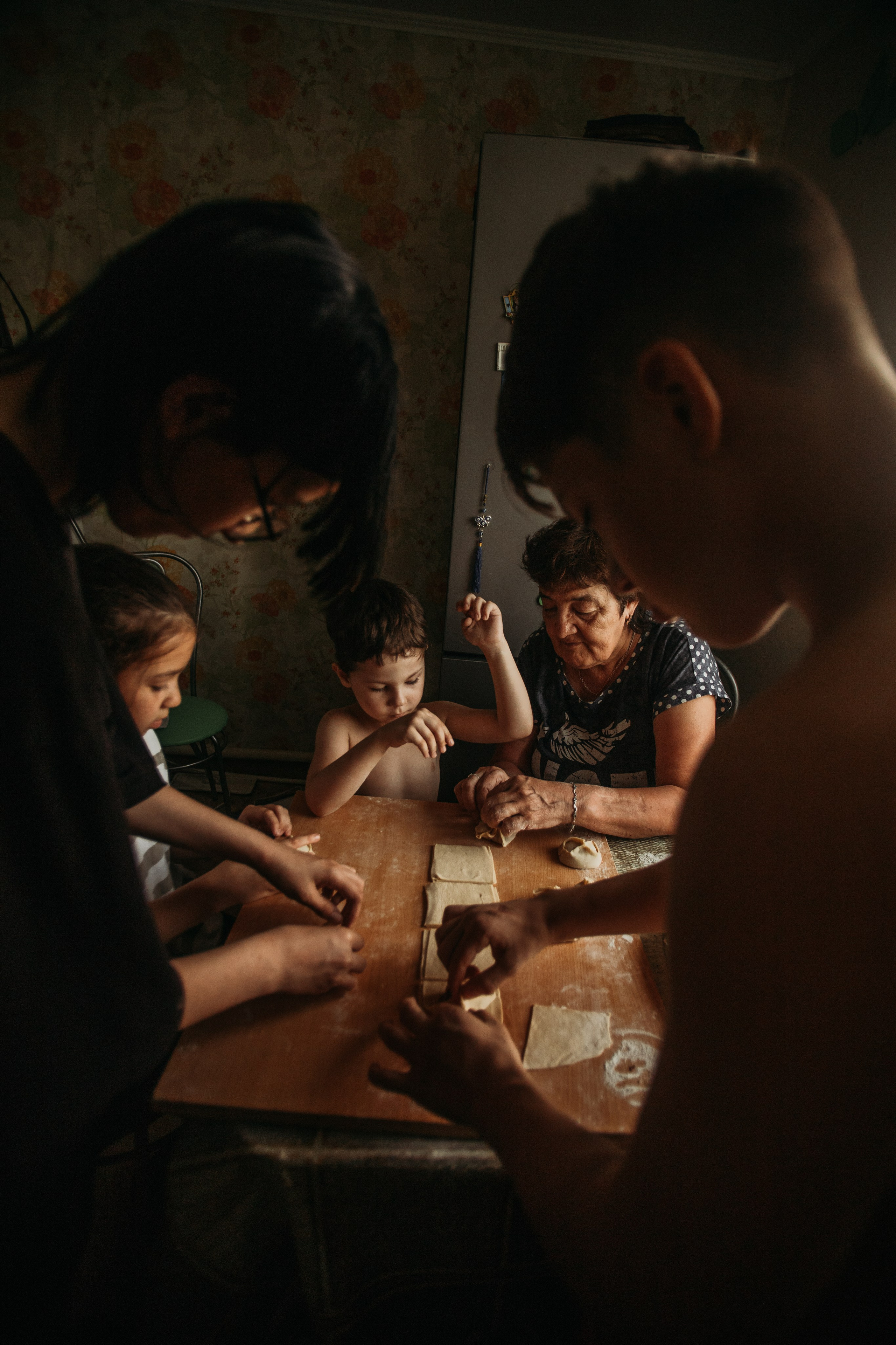 Домашняя фотосессия моей семьи. Венера Гайн. Репортажный фотограф  Тюмень. Обучение фотографии с 0