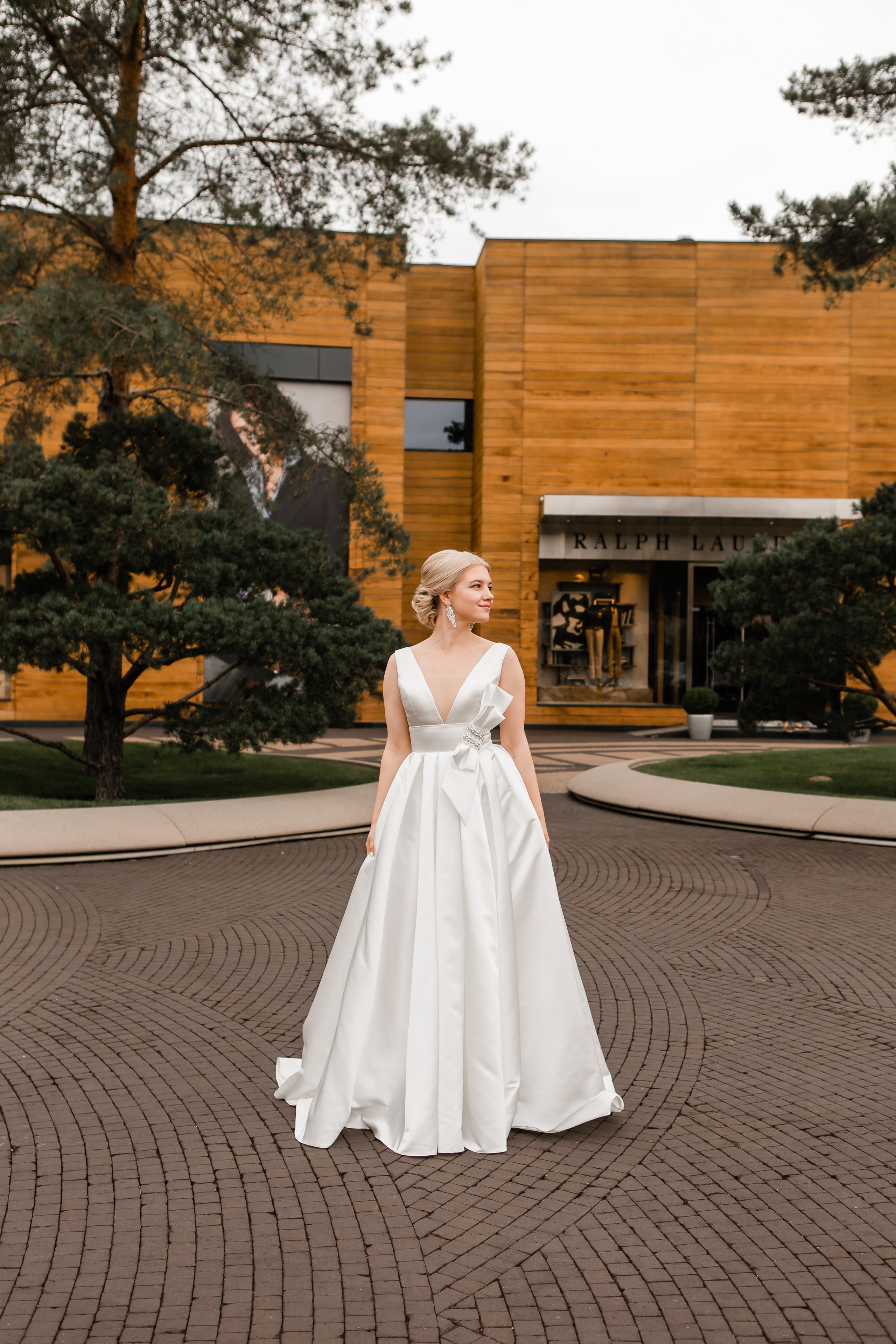 Дмитрий и Виктория. Видеосъемка и фотосъемка свадеб. Фотограф и оператор на свадьбу. Видеосъемка подкастов, собственная видео-фотостудии. Предметная фотосъемка