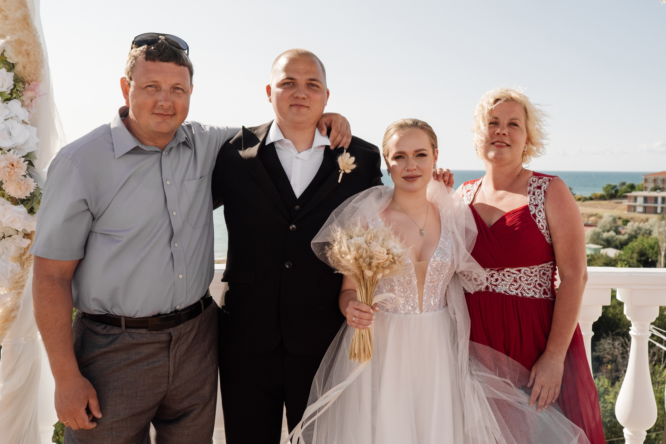 Свадебный ретопртаж. Профессиональная фотосъемка в Крыму. Натуральные эмоции и живые кадры. Забронируйте дату прямо сейчас!