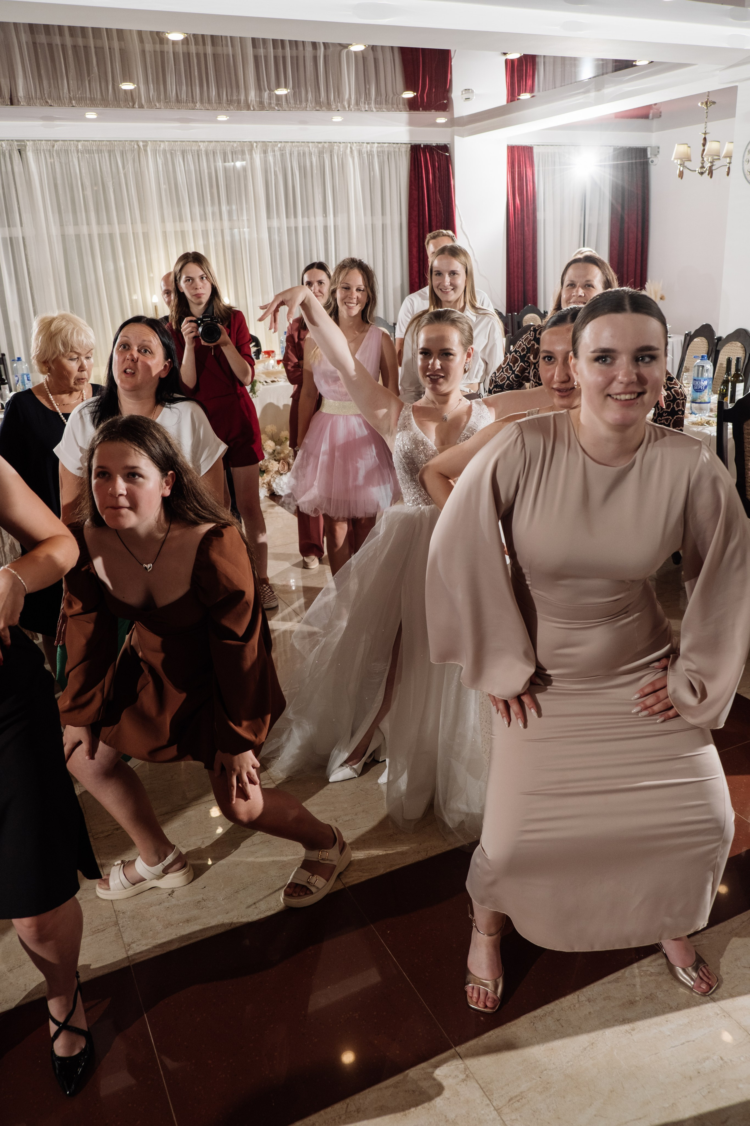 Свадебный ретопртаж. Профессиональная фотосъемка в Крыму. Натуральные эмоции и живые кадры. Забронируйте дату прямо сейчас!